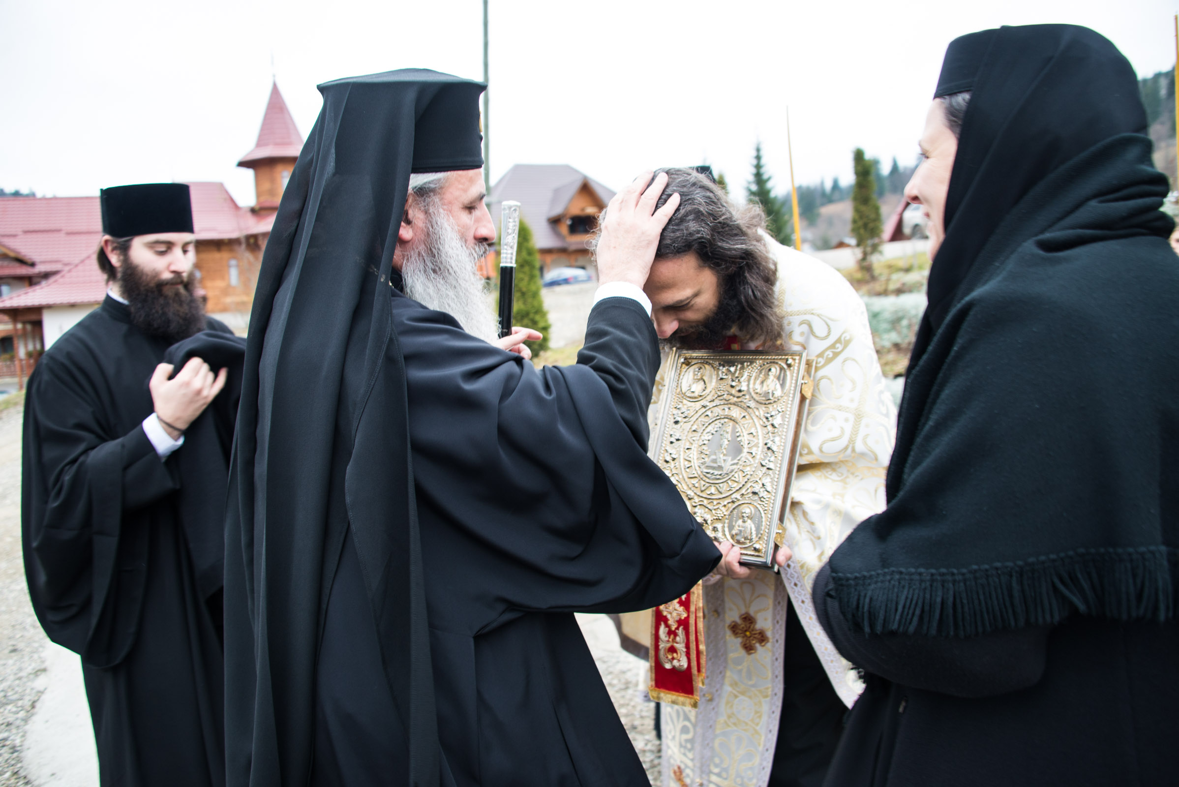 Hram la mănăstirea nemțeană Petru Vodă: „Omul are menirea să preguste din viața îngerească”