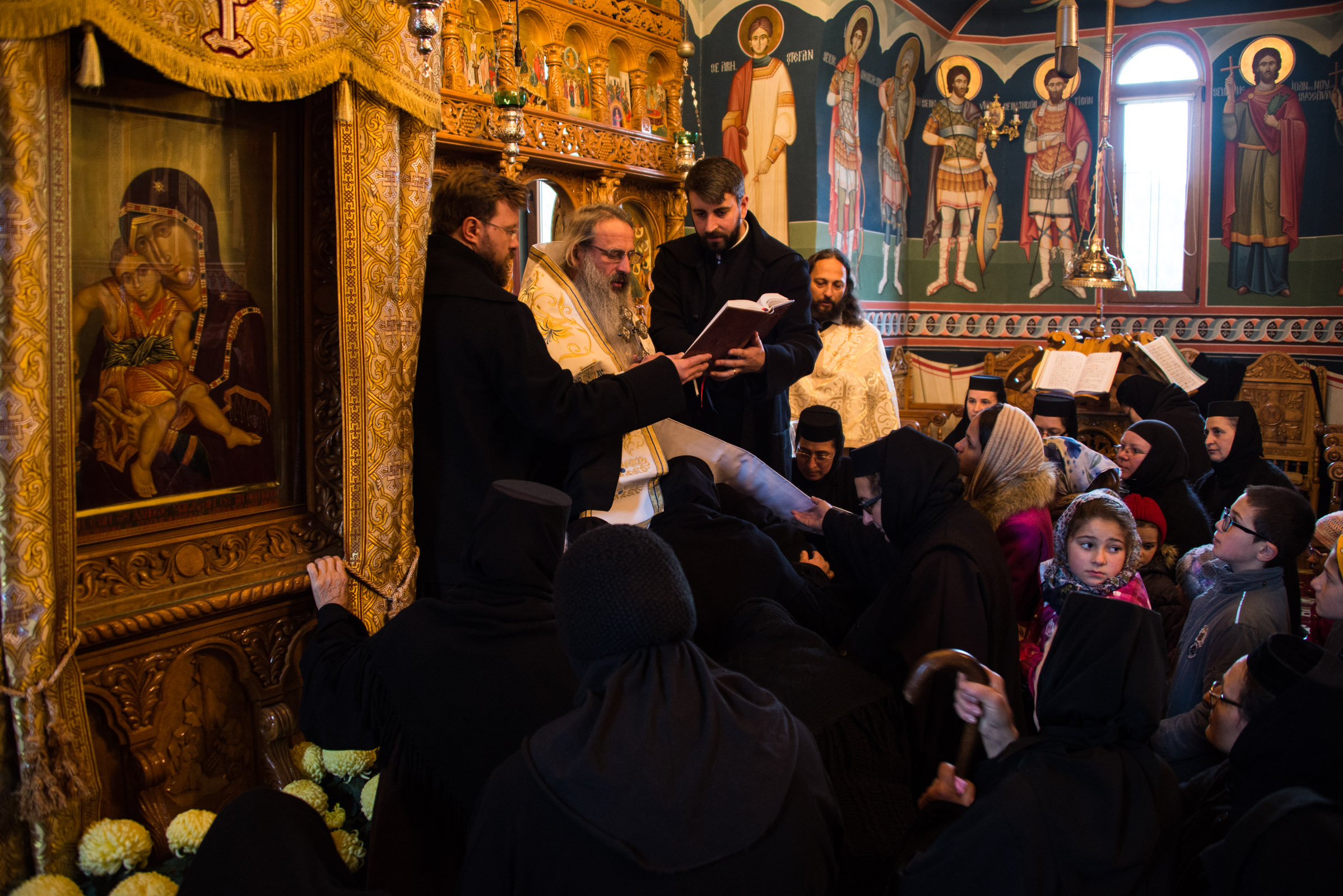 Hram la mănăstirea nemțeană Petru Vodă: „Omul are menirea să preguste din viața îngerească”