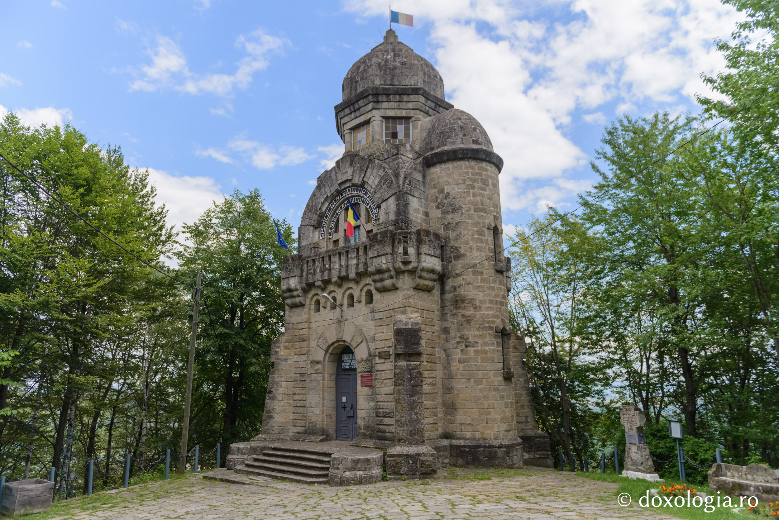Foto: pr. Silviu Cluci Măgura Ocnei, mănăstirea eroilor din primul război mondial