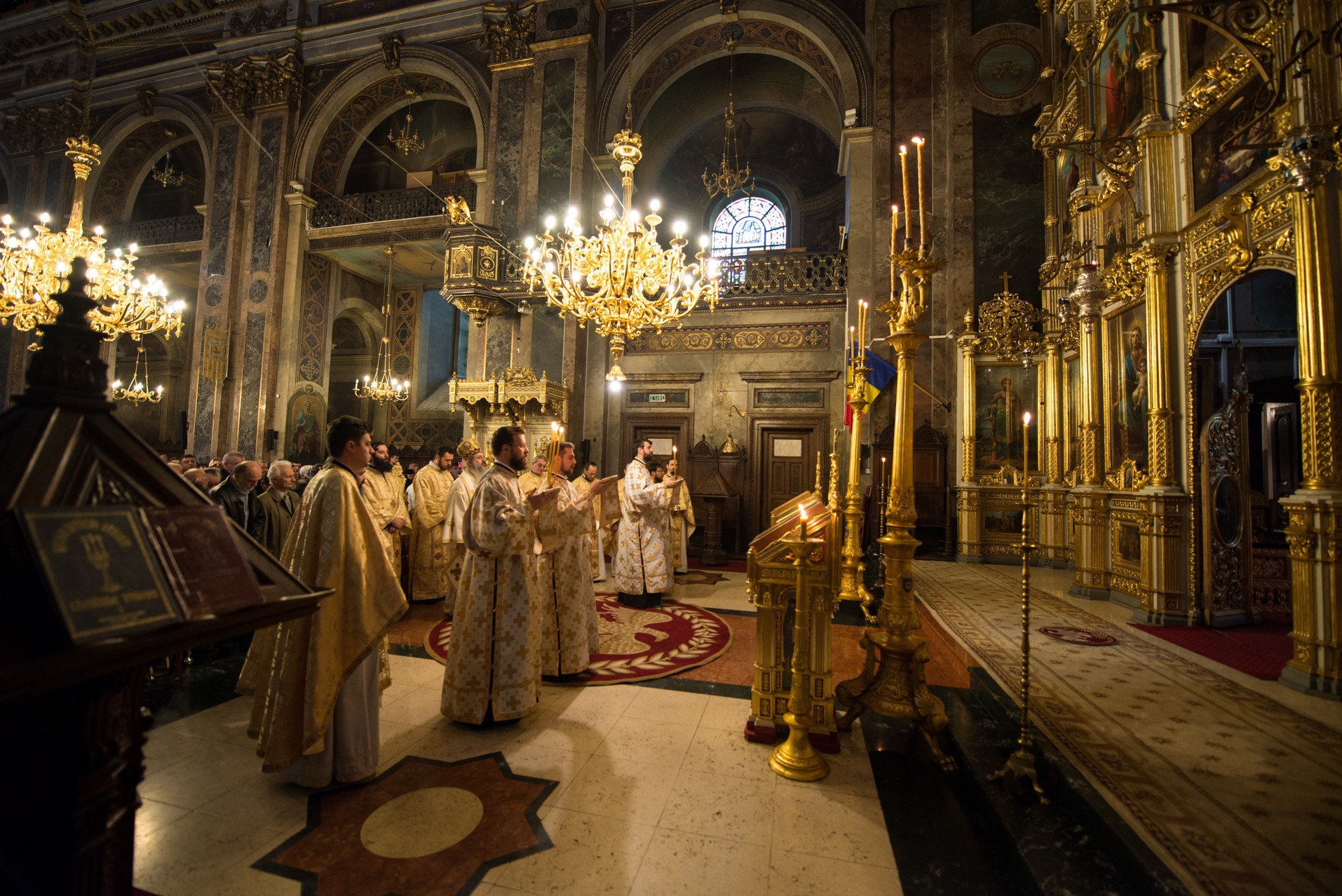Sute de credincioși la Catedrala mitropolitană din Iași, în Prima Duminică din Postul Nașterii Domnului