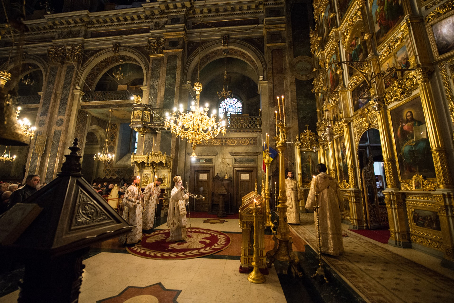 Sute de credincioși la Catedrala mitropolitană din Iași, în Prima Duminică din Postul Nașterii Domnului