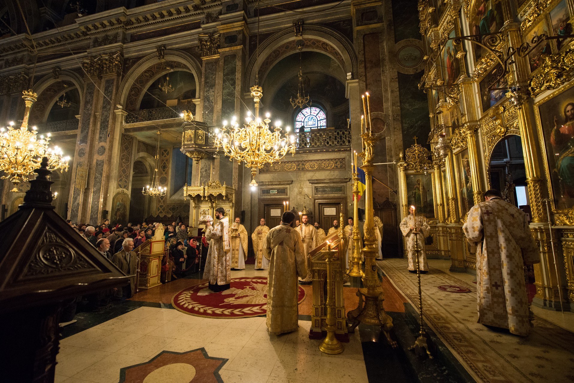 Sute de credincioși la Catedrala mitropolitană din Iași, în Prima Duminică din Postul Nașterii Domnului