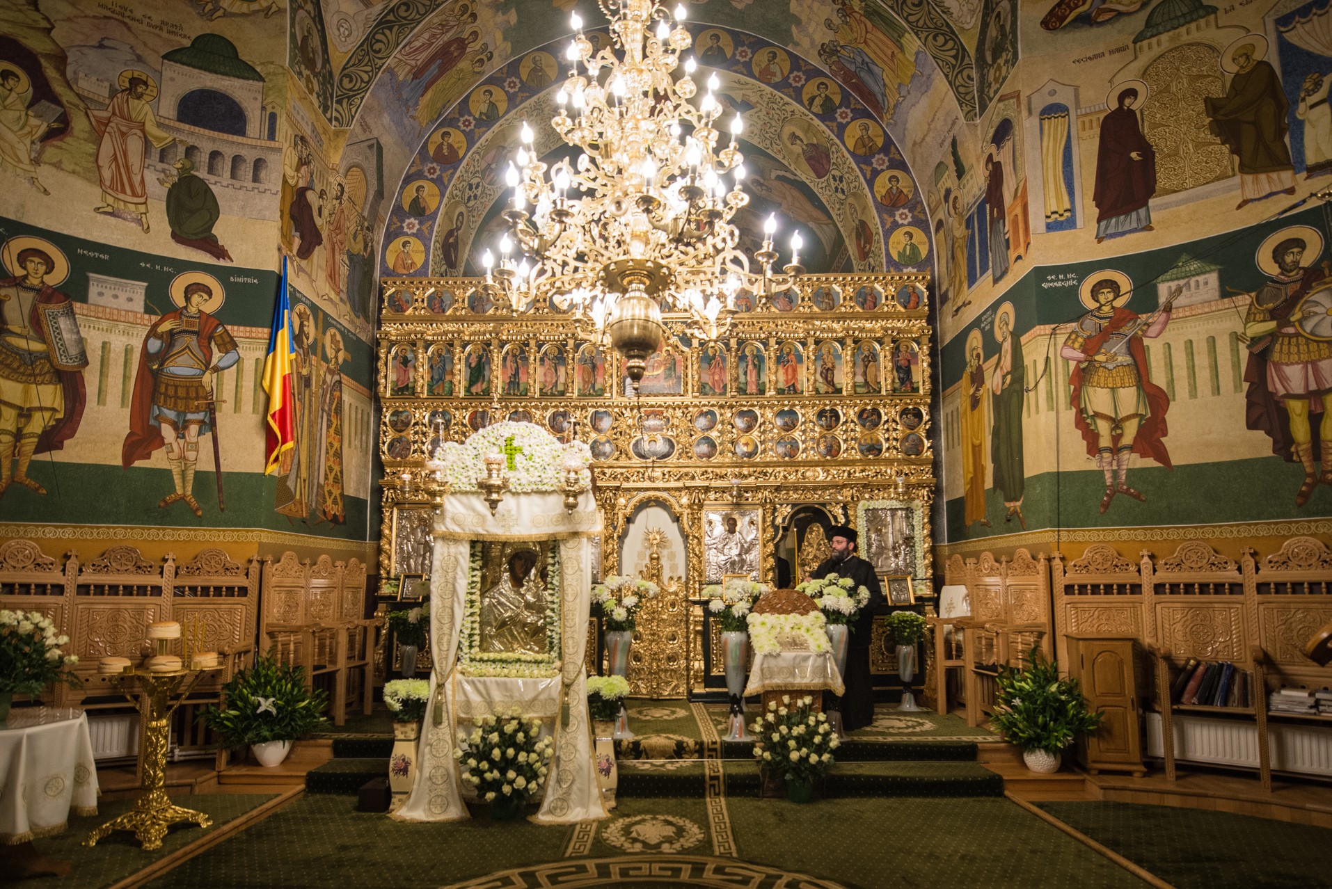 Preasfințitul Părinte Calinic Botoșăneanul, la hramul Schitului Vovidenia-Neamț: „Intrarea Maicii Domnului în biserică anticipează intrarea noastră în Biserică prin Sfintele Taine”