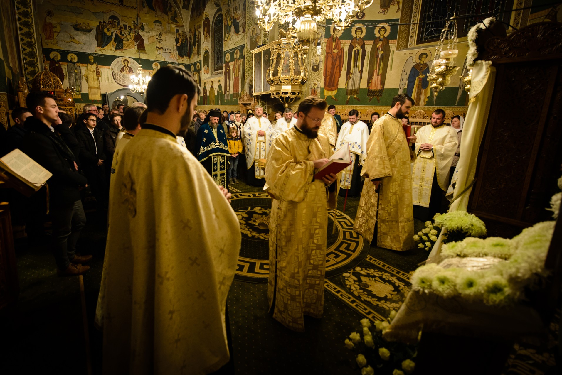 Preasfințitul Părinte Calinic Botoșăneanul, la hramul Schitului Vovidenia-Neamț: „Intrarea Maicii Domnului în biserică anticipează intrarea noastră în Biserică prin Sfintele Taine”