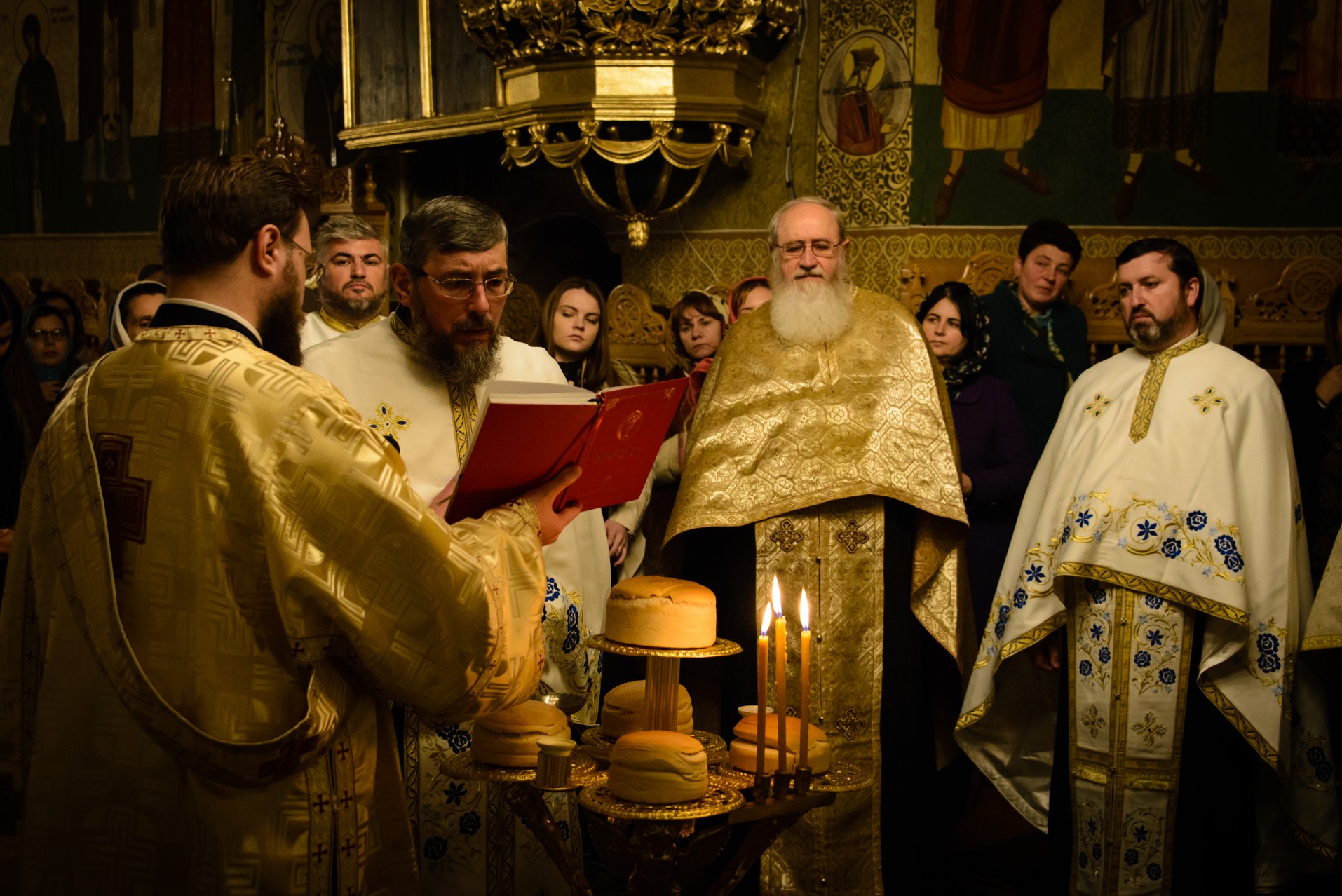 Preasfințitul Părinte Calinic Botoșăneanul, la hramul Schitului Vovidenia-Neamț: „Intrarea Maicii Domnului în biserică anticipează intrarea noastră în Biserică prin Sfintele Taine”