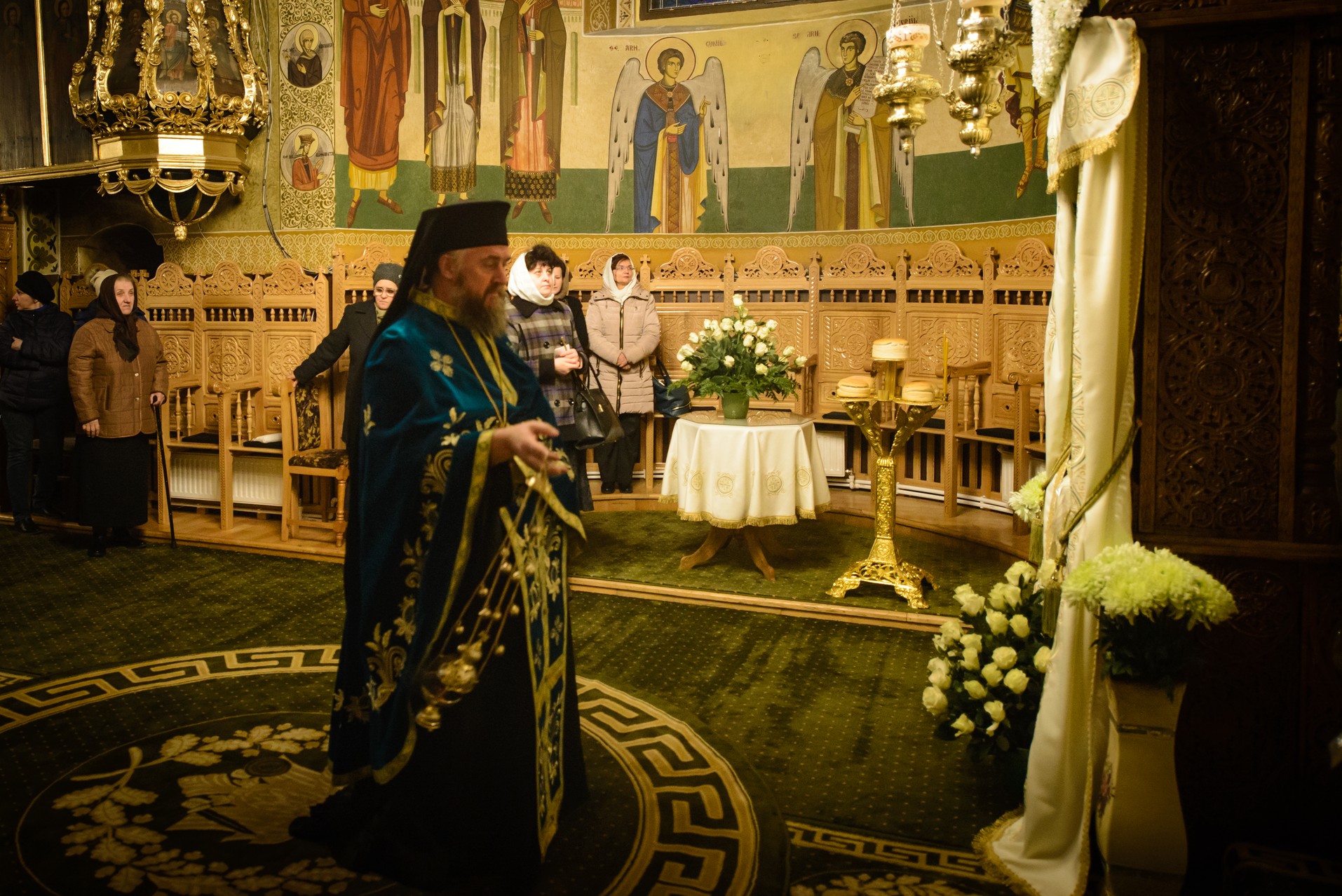 Preasfințitul Părinte Calinic Botoșăneanul, la hramul Schitului Vovidenia-Neamț: „Intrarea Maicii Domnului în biserică anticipează intrarea noastră în Biserică prin Sfintele Taine”