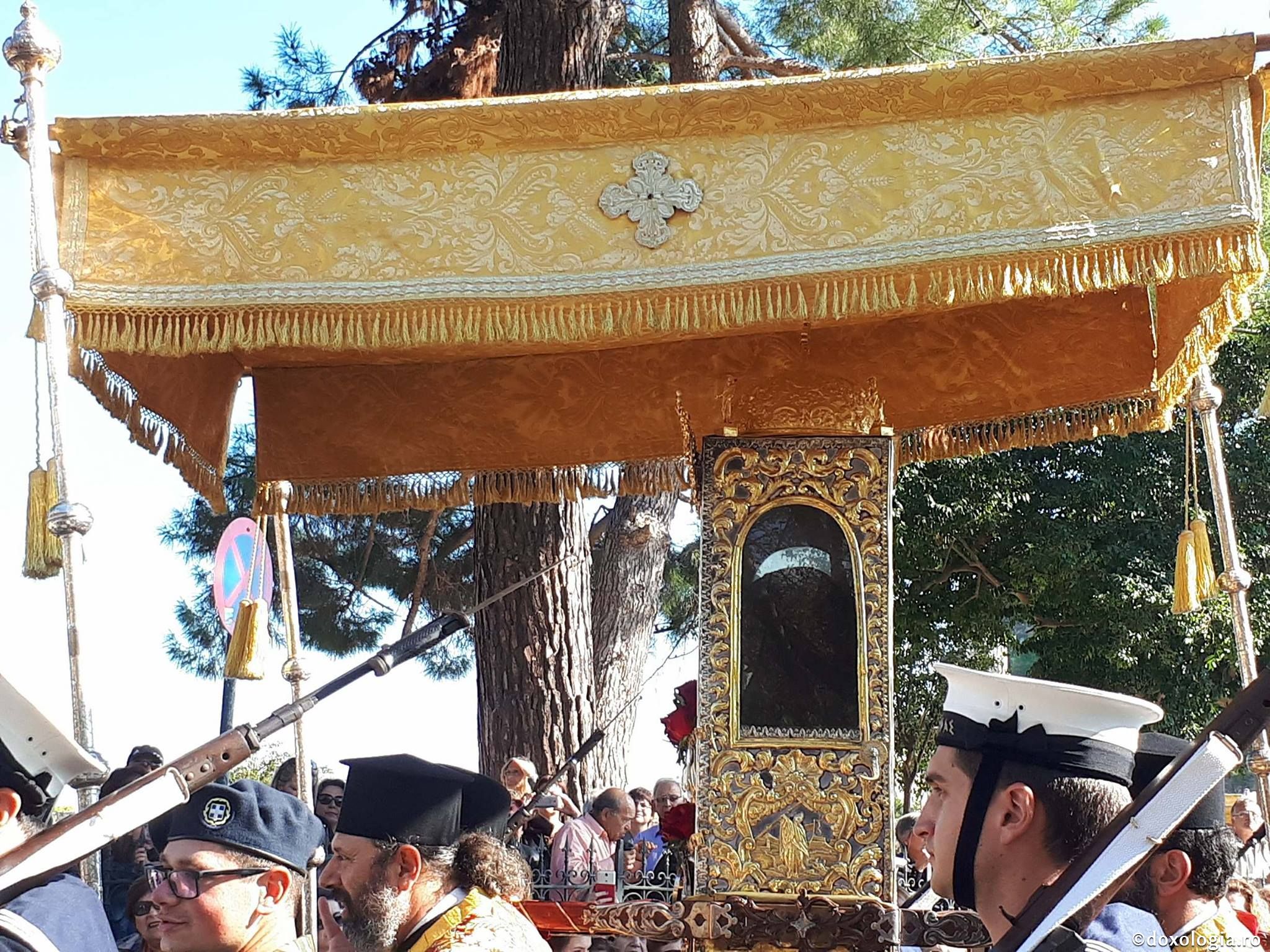 Procesiune cu moaștele Sfântului Ierarh Spiridon în Insula Corfu - 5 noiembrie 2017 (Galerie FOTO)