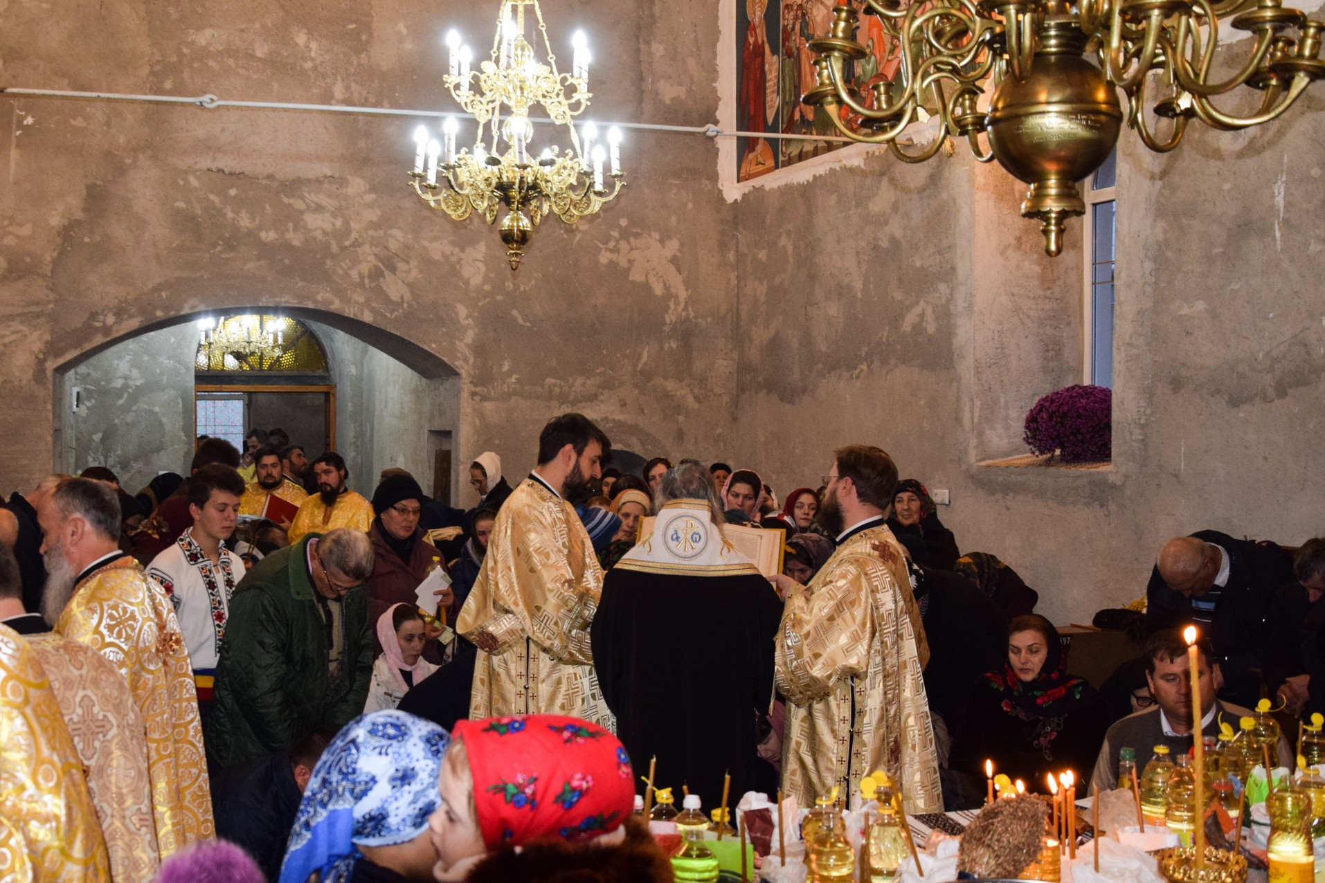 IPS Părinte Teofan, la Cerchejeni: „Cea mai mare rană sufletească este faptul că nu ne iubim îndeajuns unii pe alții”