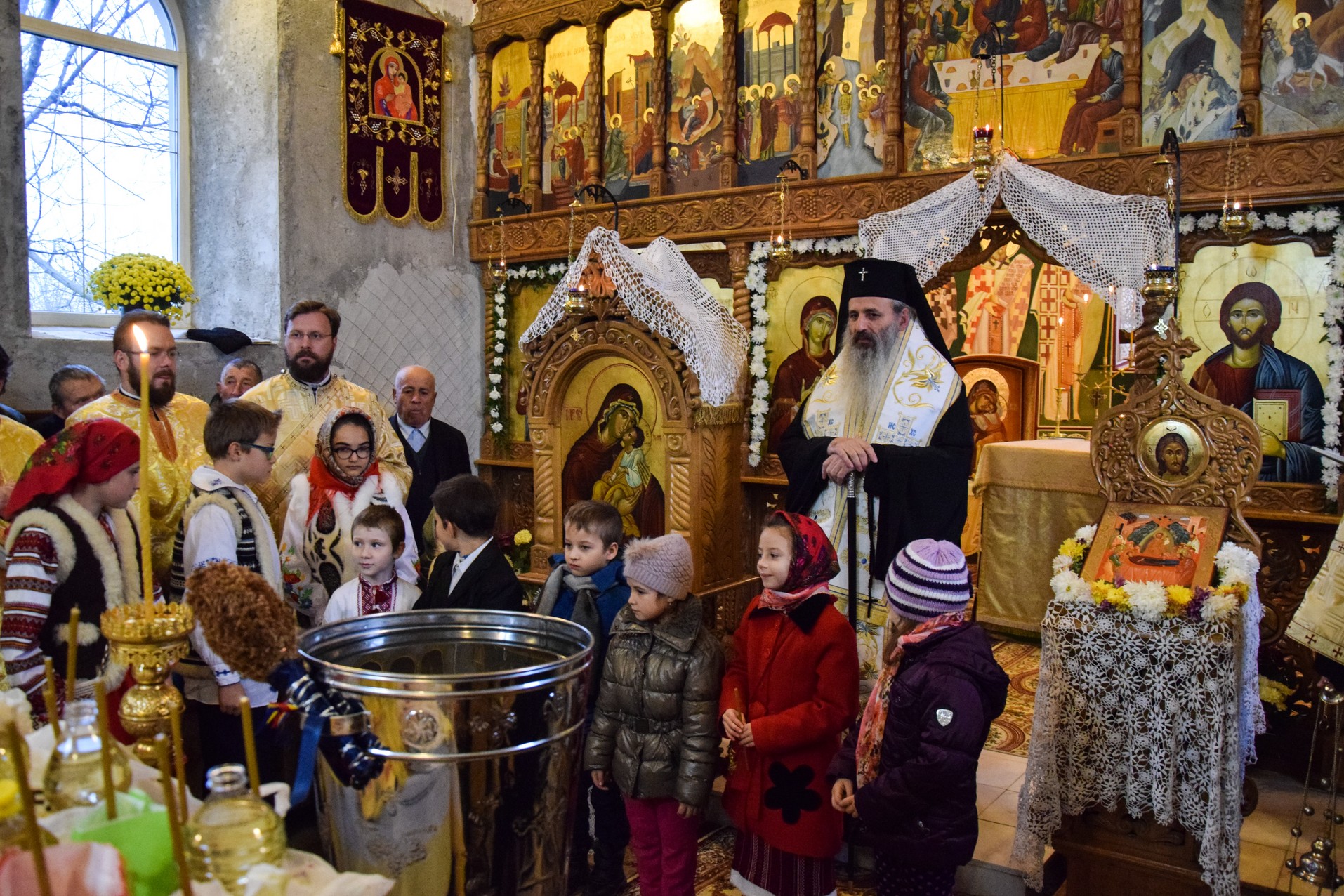 IPS Părinte Teofan, la Cerchejeni: „Cea mai mare rană sufletească este faptul că nu ne iubim îndeajuns unii pe alții”