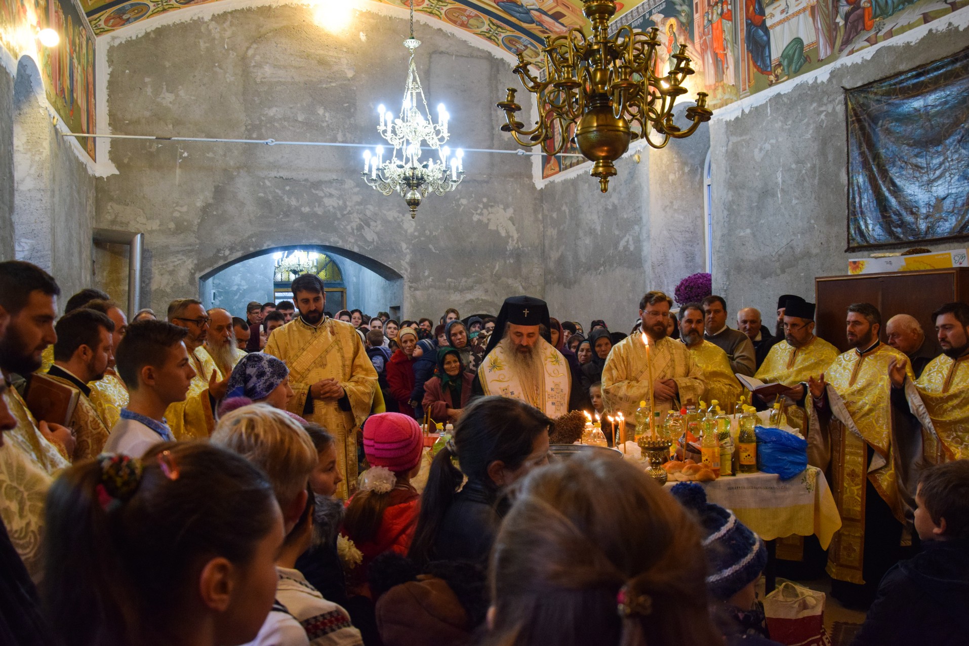 IPS Părinte Teofan, la Cerchejeni: „Cea mai mare rană sufletească este faptul că nu ne iubim îndeajuns unii pe alții”