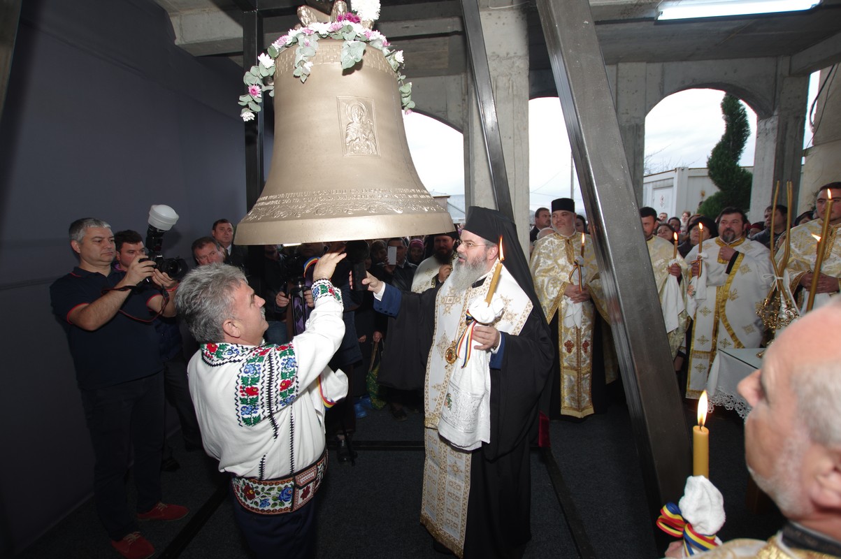 Clopotul din Filia Vaduri, sfinţit de PS Ignatie
