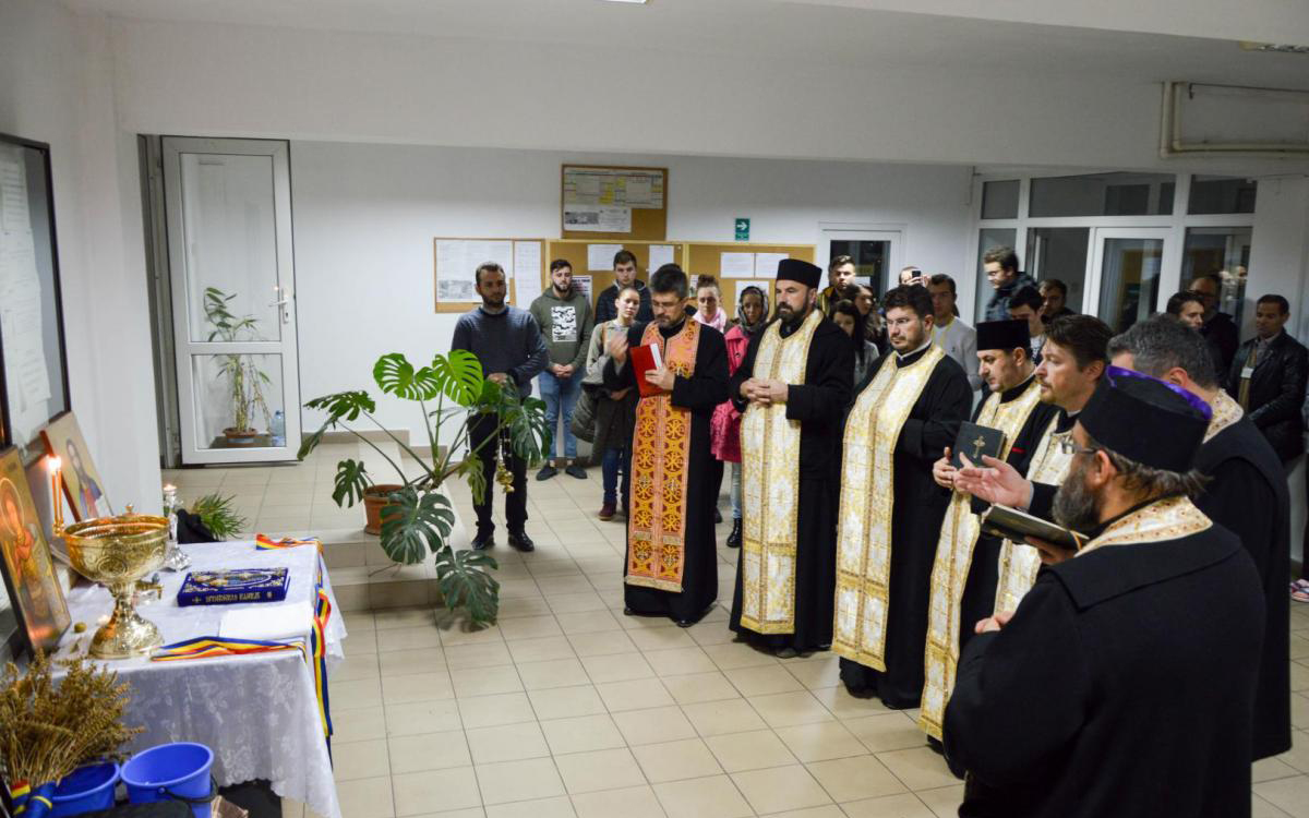 Sfinţirea căminelor Universităţii &quot;Vasile Alecsandri&quot; din Bacău