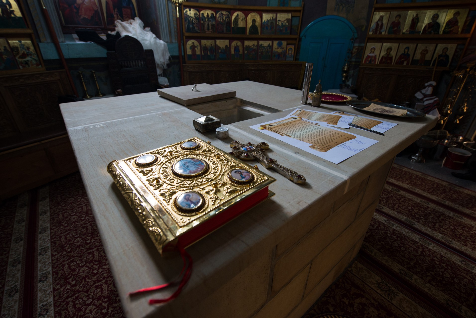 Foto: Tudorel Rusu Mitropolitul Teofan, la Parohia Hangu: „Omule, pe cine ai în inima ta, acela este dumnezeul tău”