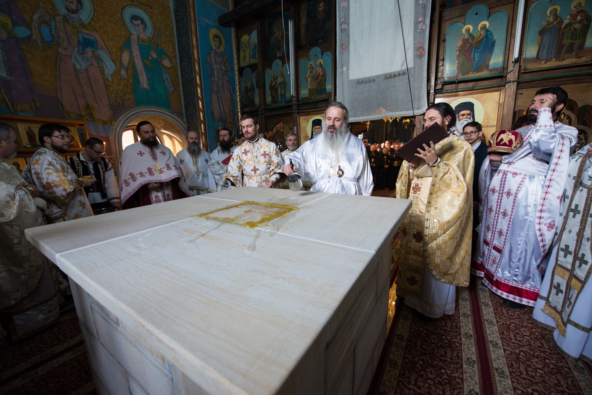 Foto: Tudorel Rusu Mitropolitul Teofan, la Parohia Hangu: „Omule, pe cine ai în inima ta, acela este dumnezeul tău”