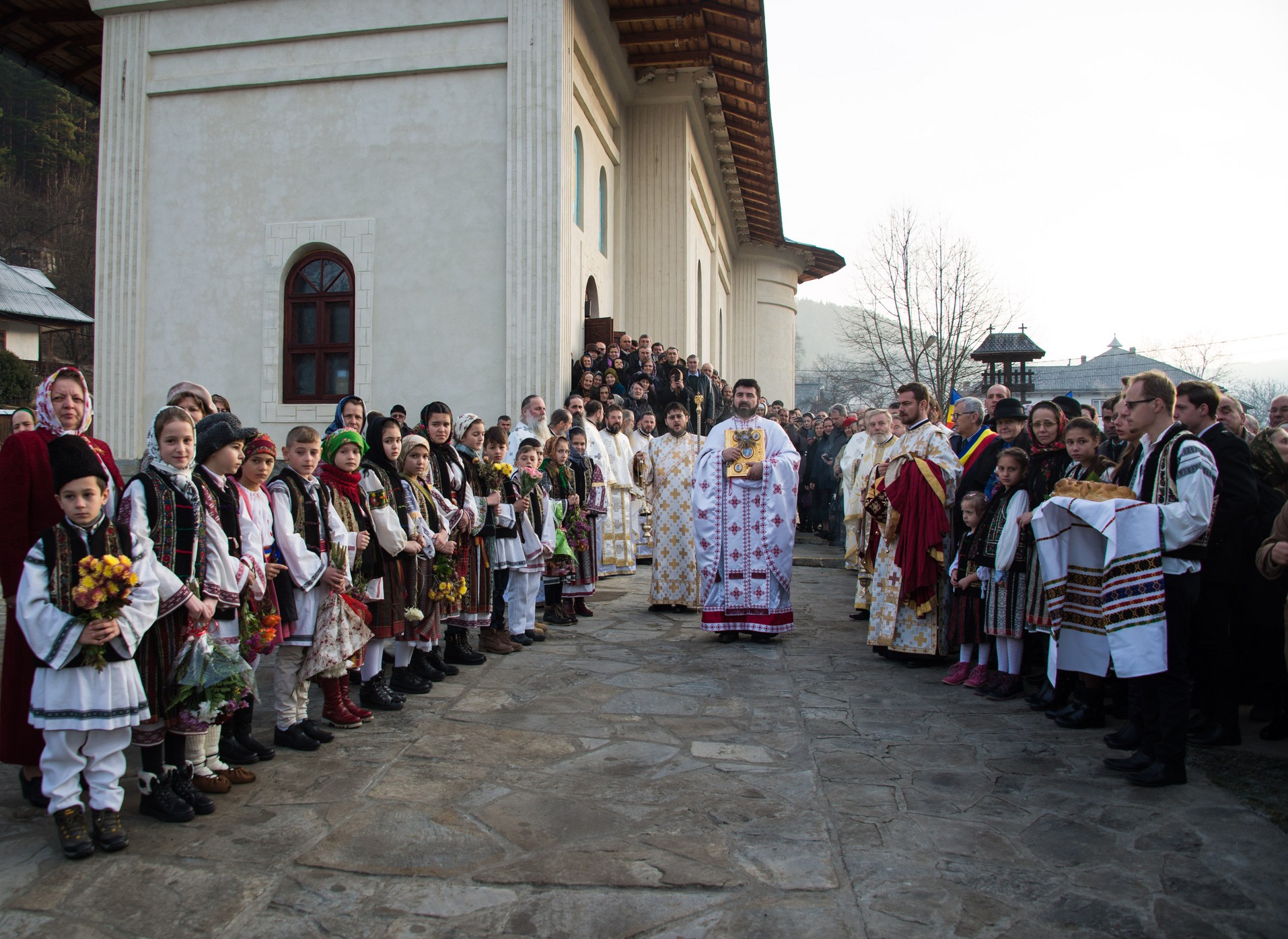 Foto: Tudorel Rusu Mitropolitul Teofan, la Parohia Hangu: „Omule, pe cine ai în inima ta, acela este dumnezeul tău”
