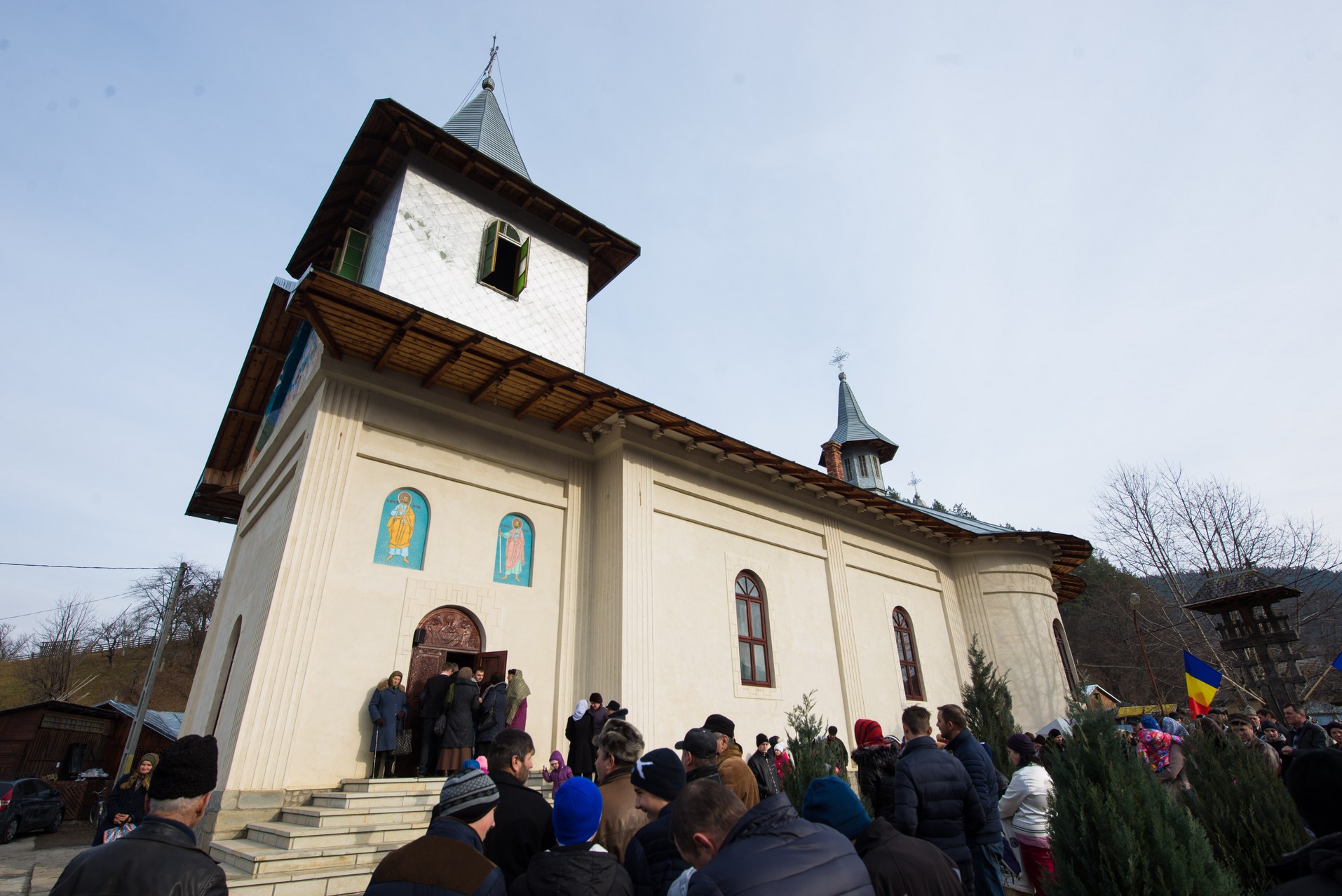 Foto: Tudorel Rusu Mitropolitul Teofan, la Parohia Hangu: „Omule, pe cine ai în inima ta, acela este dumnezeul tău”