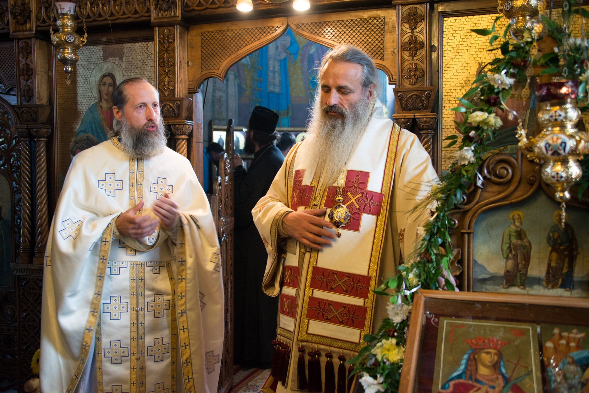 Foto: Tudorel Rusu Mitropolitul Teofan, la Parohia Hangu: „Omule, pe cine ai în inima ta, acela este dumnezeul tău”