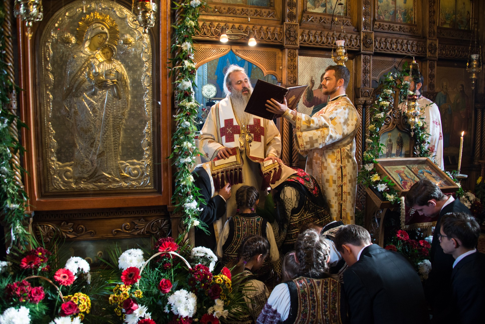 Foto: Tudorel Rusu Mitropolitul Teofan, la Parohia Hangu: „Omule, pe cine ai în inima ta, acela este dumnezeul tău”