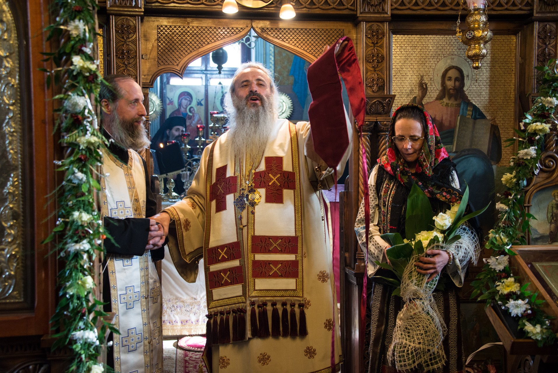 Foto: Tudorel Rusu Mitropolitul Teofan, la Parohia Hangu: „Omule, pe cine ai în inima ta, acela este dumnezeul tău”