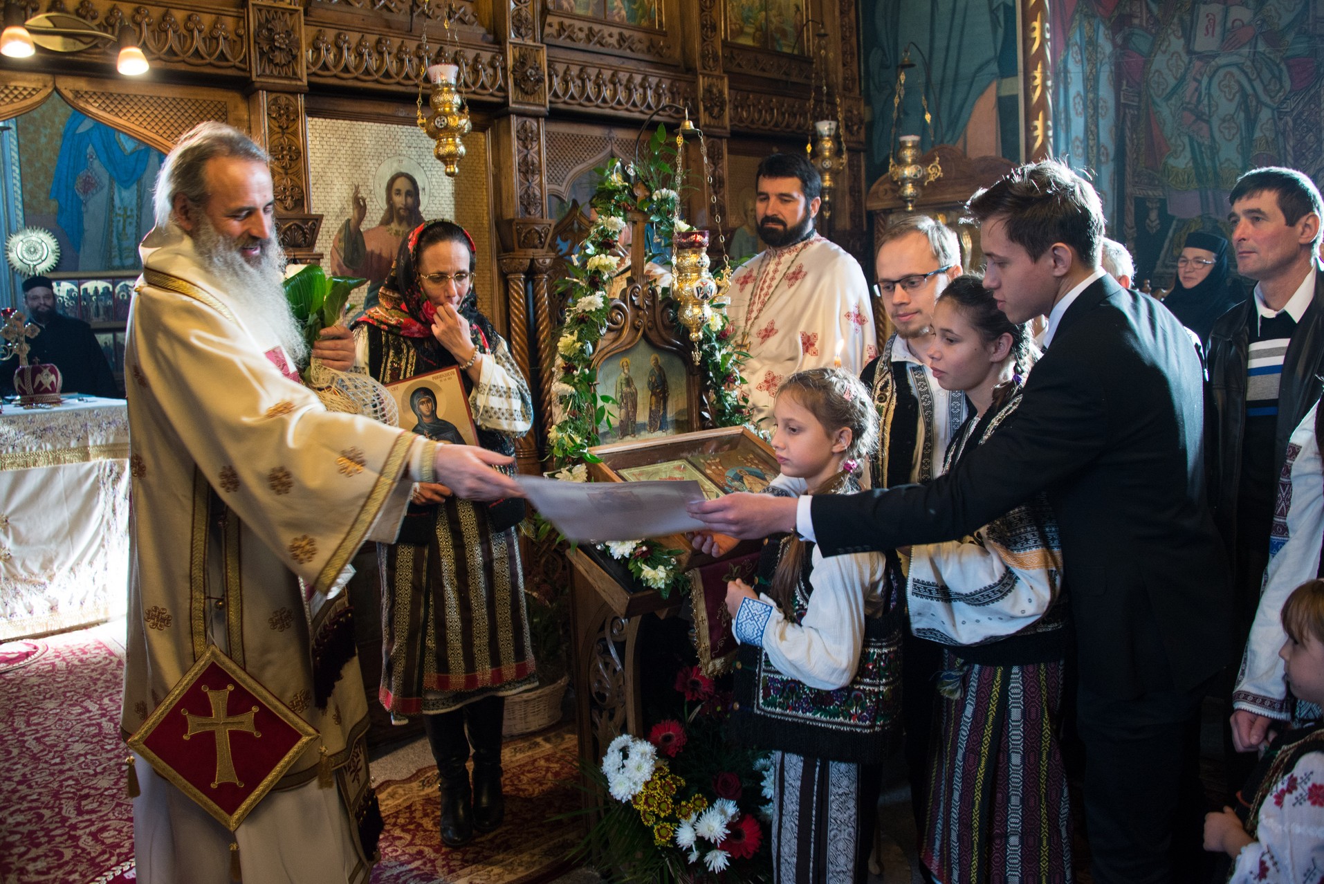 Foto: Tudorel Rusu Mitropolitul Teofan, la Parohia Hangu: „Omule, pe cine ai în inima ta, acela este dumnezeul tău”