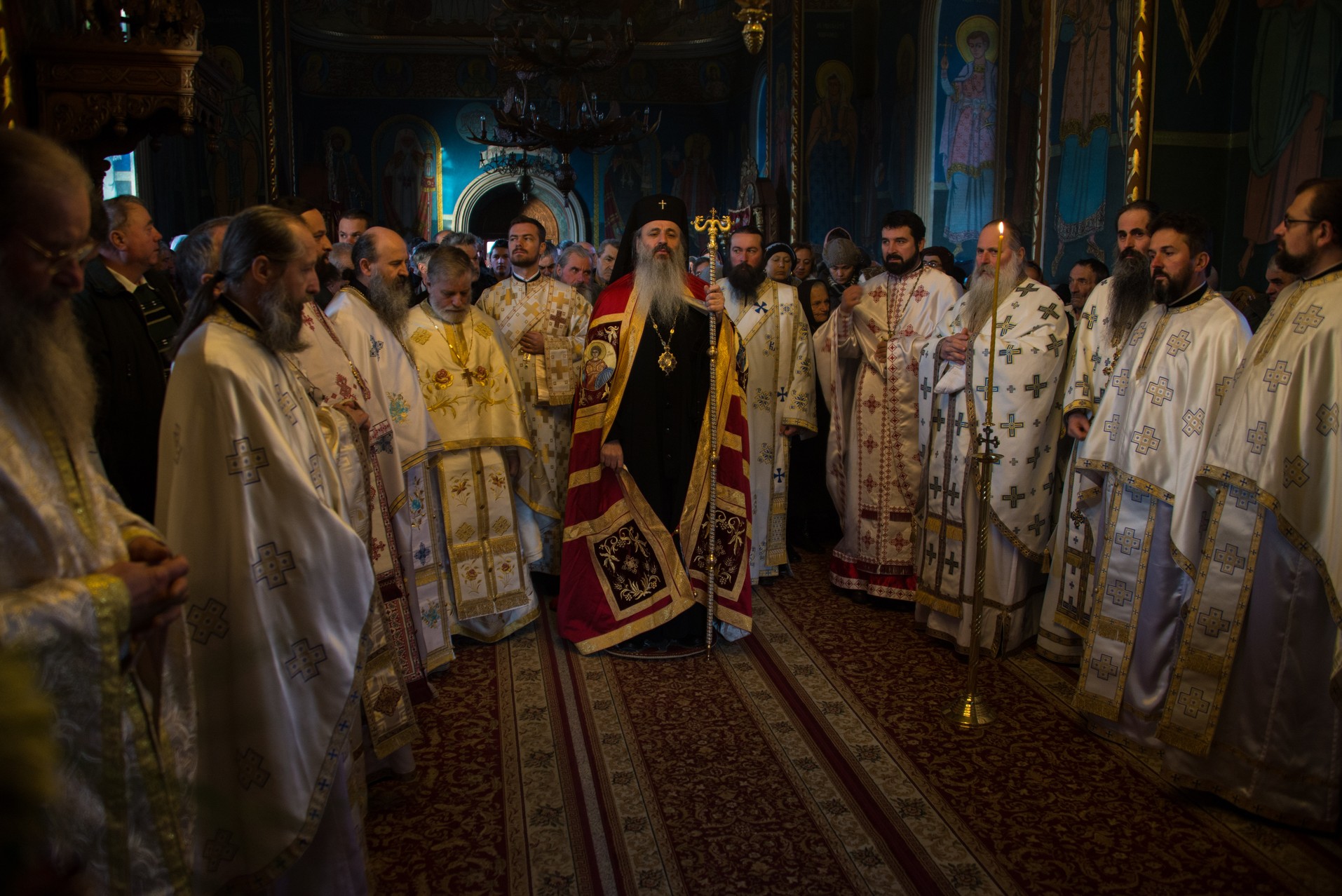 Foto: Tudorel Rusu Mitropolitul Teofan, la Parohia Hangu: „Omule, pe cine ai în inima ta, acela este dumnezeul tău”
