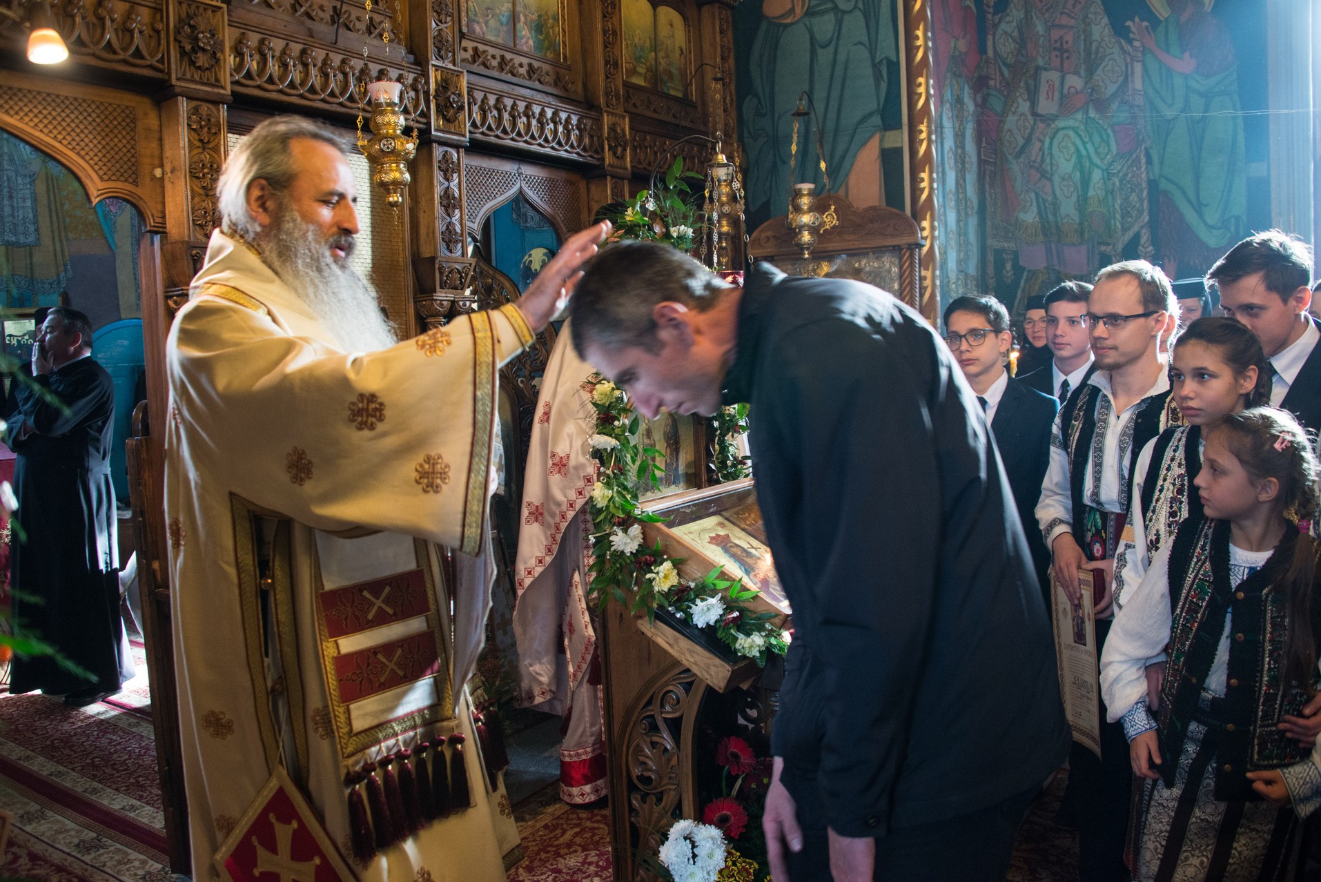 Foto: Tudorel Rusu Mitropolitul Teofan, la Parohia Hangu: „Omule, pe cine ai în inima ta, acela este dumnezeul tău”