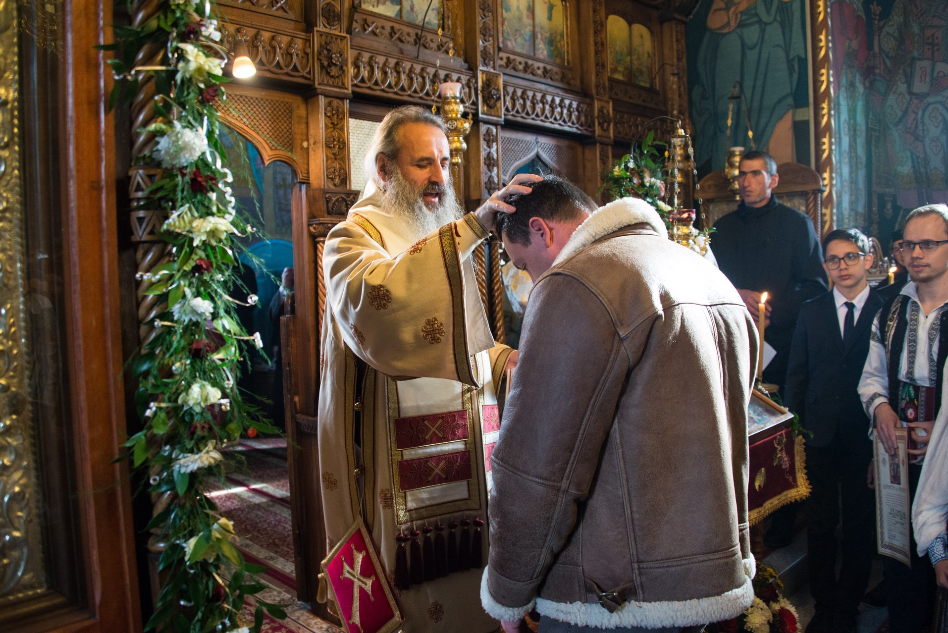 Foto: Tudorel Rusu Mitropolitul Teofan, la Parohia Hangu: „Omule, pe cine ai în inima ta, acela este dumnezeul tău”