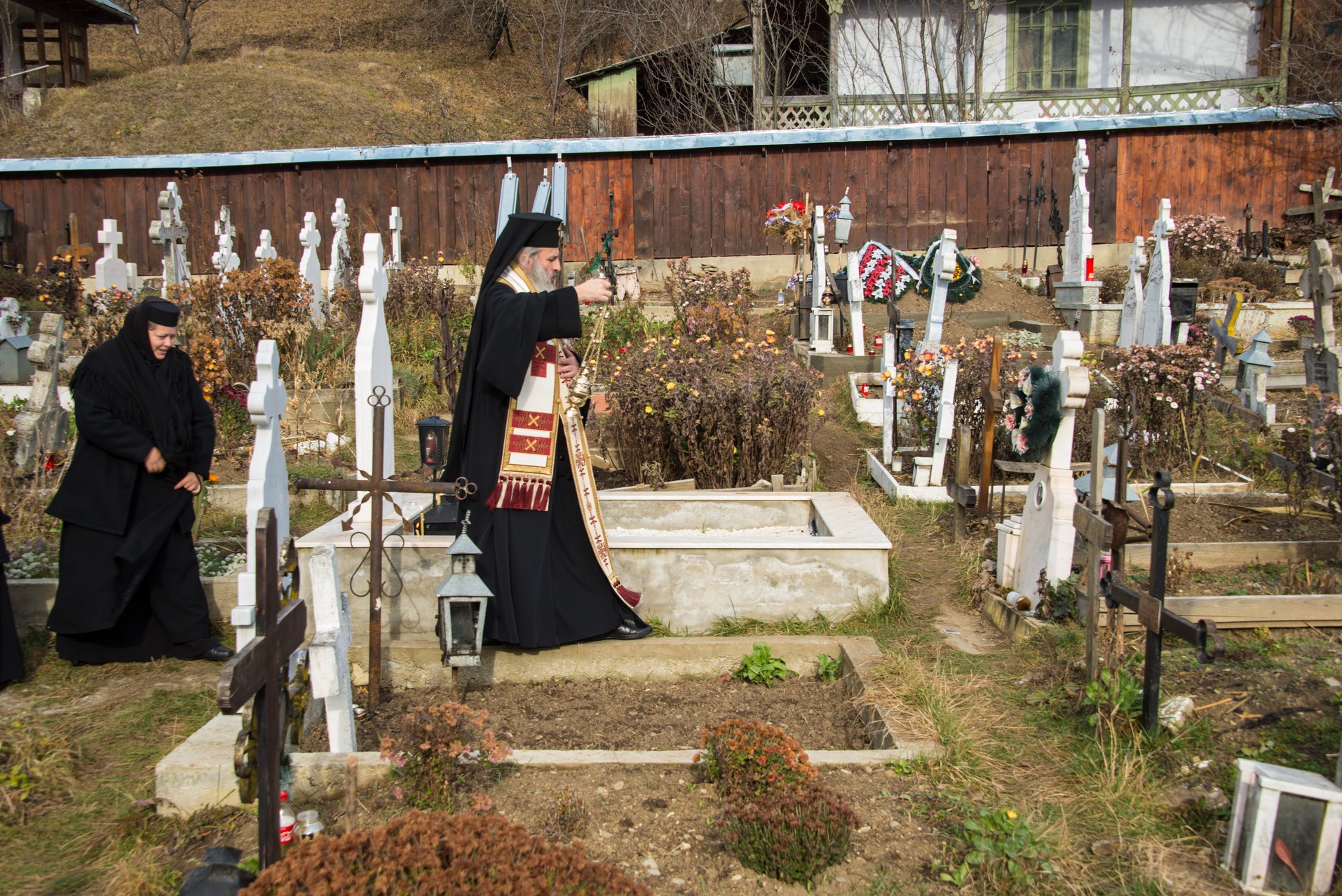 Foto: Tudorel Rusu Mitropolitul Teofan, la Parohia Hangu: „Omule, pe cine ai în inima ta, acela este dumnezeul tău”
