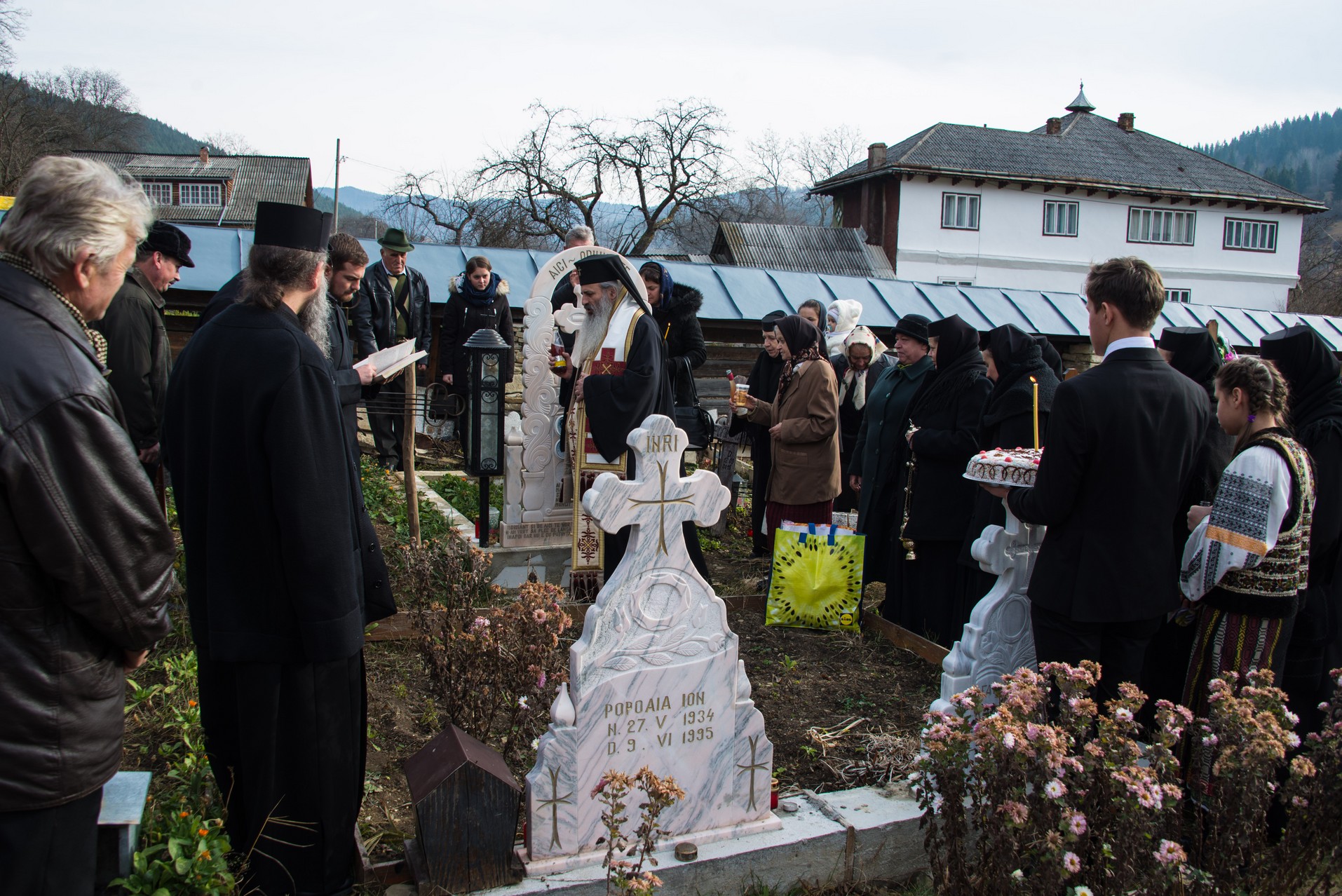 Foto: Tudorel Rusu Mitropolitul Teofan, la Parohia Hangu: „Omule, pe cine ai în inima ta, acela este dumnezeul tău”