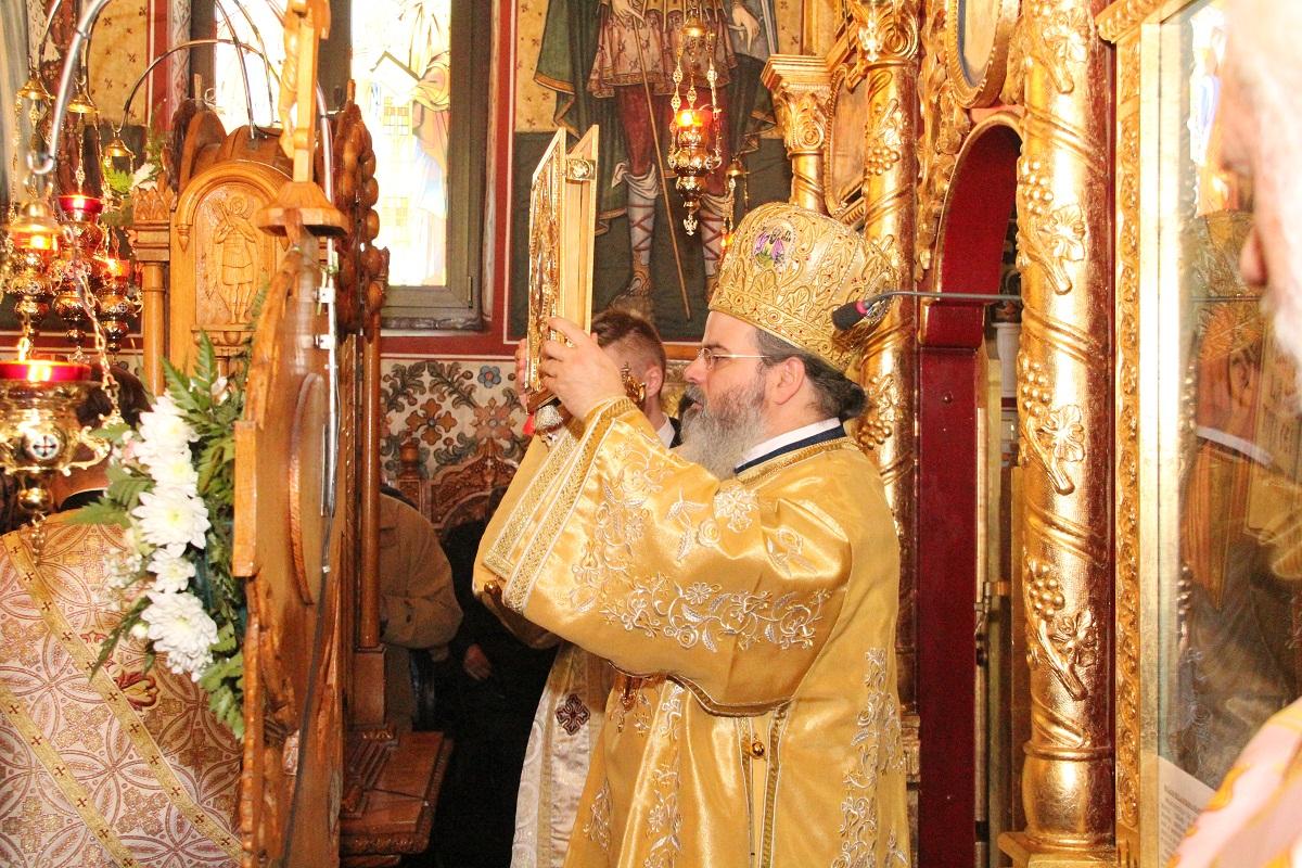 Liturghie arhierească la Biserica „Sfânta Treime“ din Vaslui