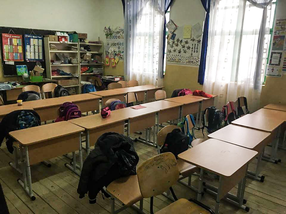 Mobilier nou pentru școala din Piscul Rusului