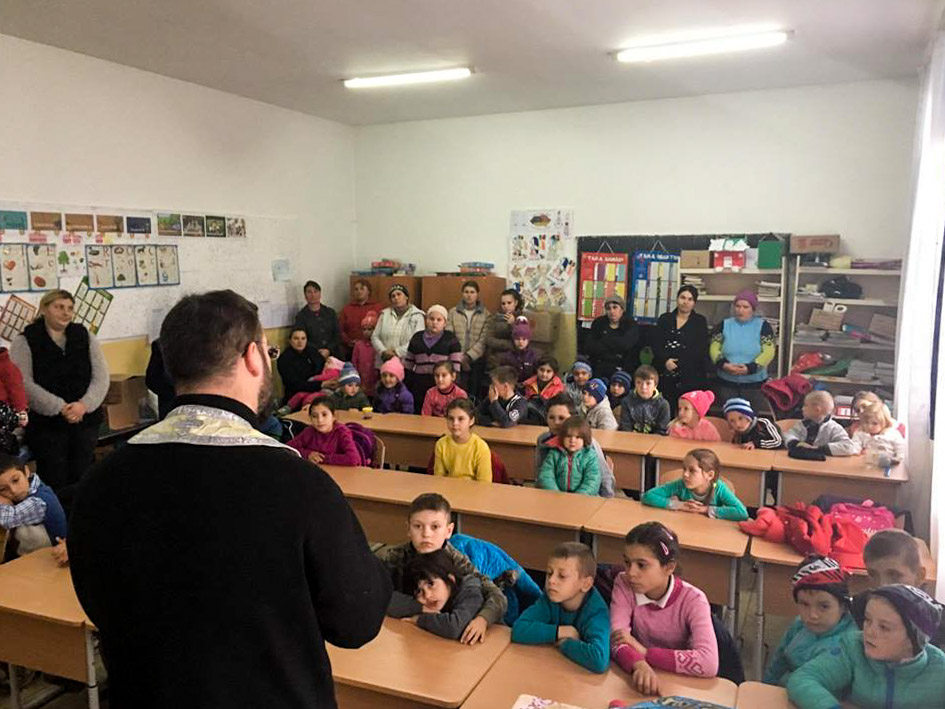 Mobilier nou pentru școala din Piscul Rusului