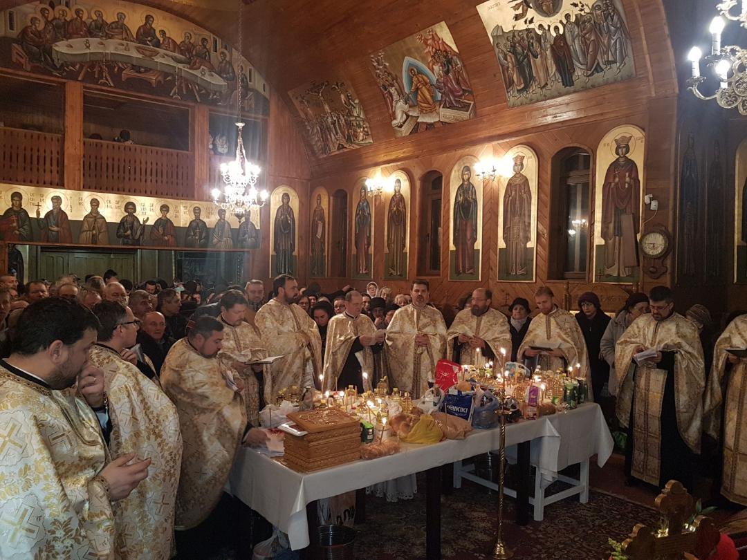 Taina Sfântului Maslu pe „Meteora“ Bacăului Taina Sfântului Maslu pe „Meteora“ Bacăului