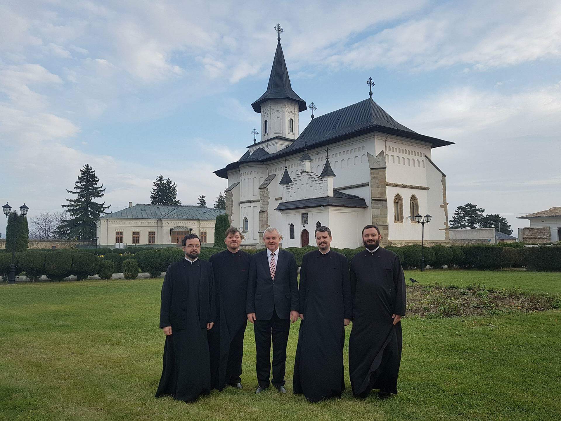 Ambasadorul Republicii Belarus, în vizită la Catedrala din Roman