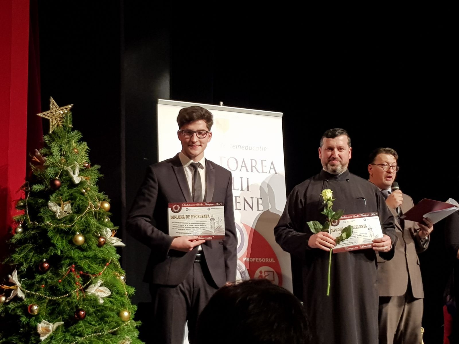 Elevii olimpici ai Seminarului Teologic „Veniamin Costachi” de la Mănăstirea Neamț, premiați la Sărbătoarea Școlii Nemțene