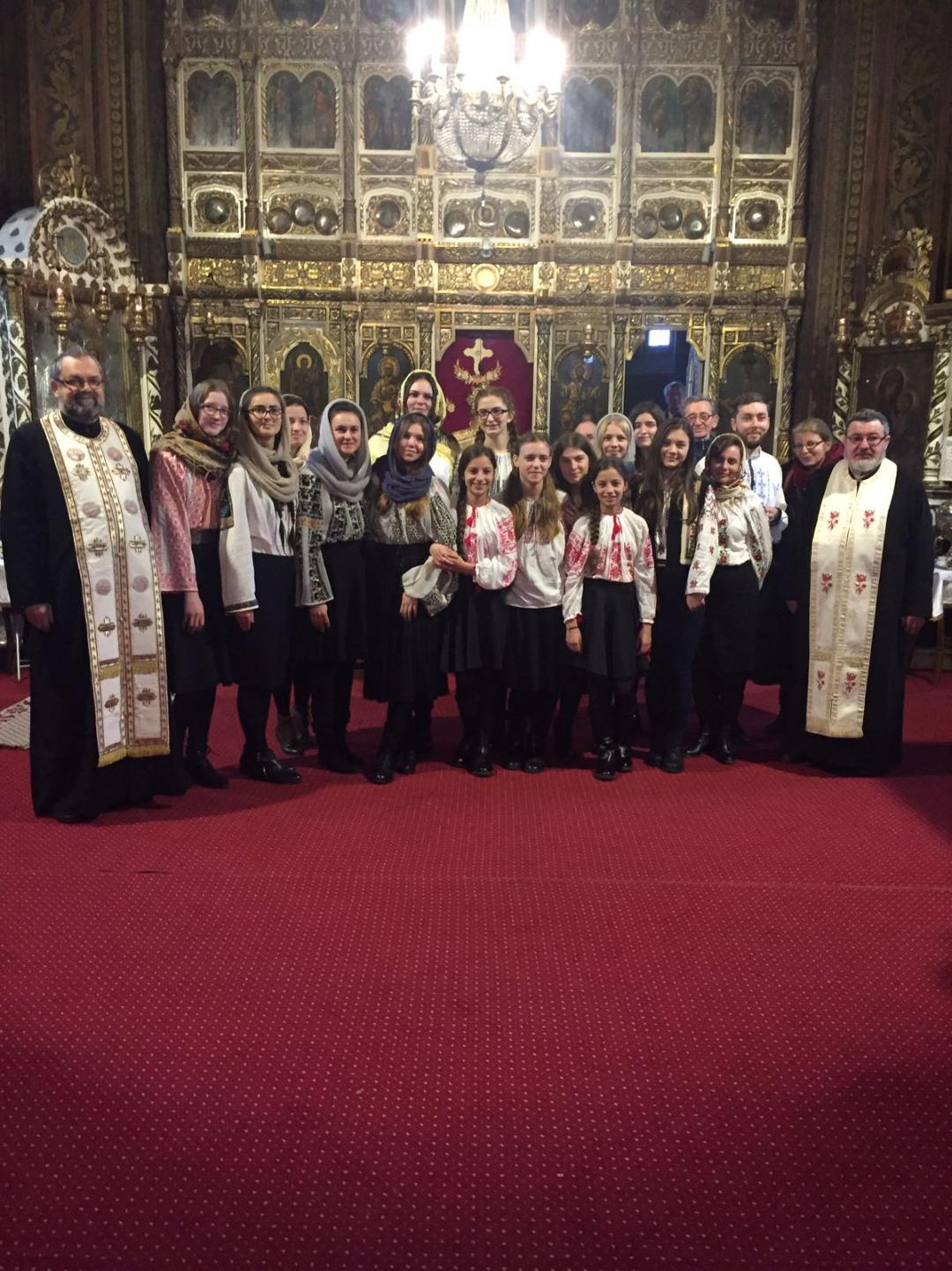 Acţiune caritabilă “Iubiţi să dăruiţi!”, la Piatra Neamţ