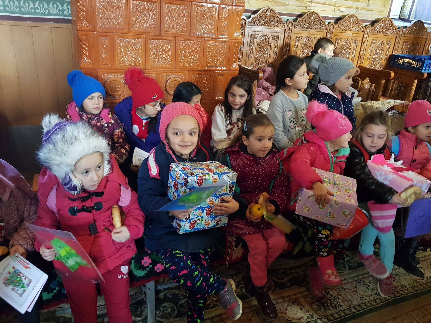 Cadouri, surprize şi visuri împlinite pentru copiii din Plopana