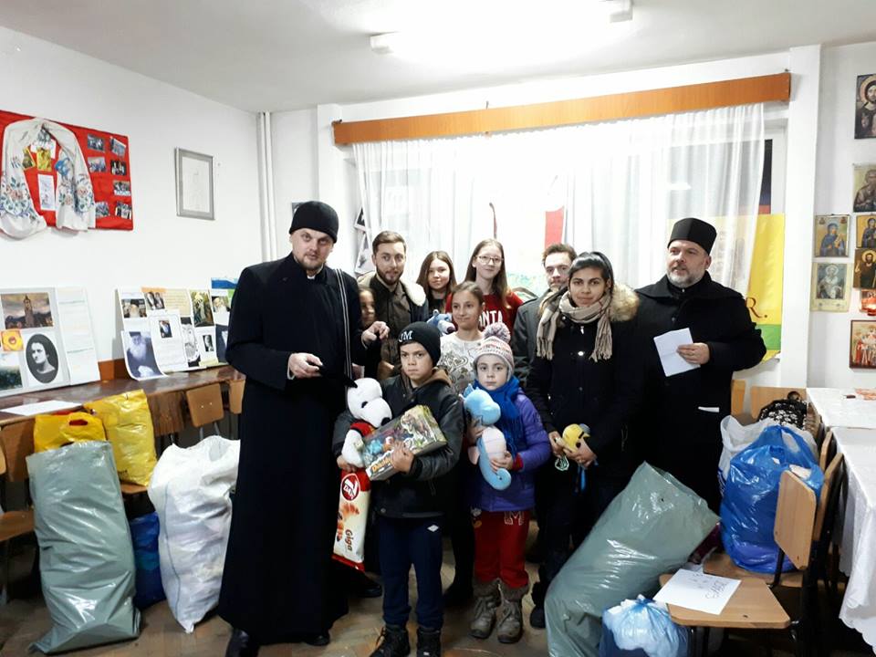 Acţiune caritabilă “Iubiţi să dăruiţi!”, la Piatra Neamţ