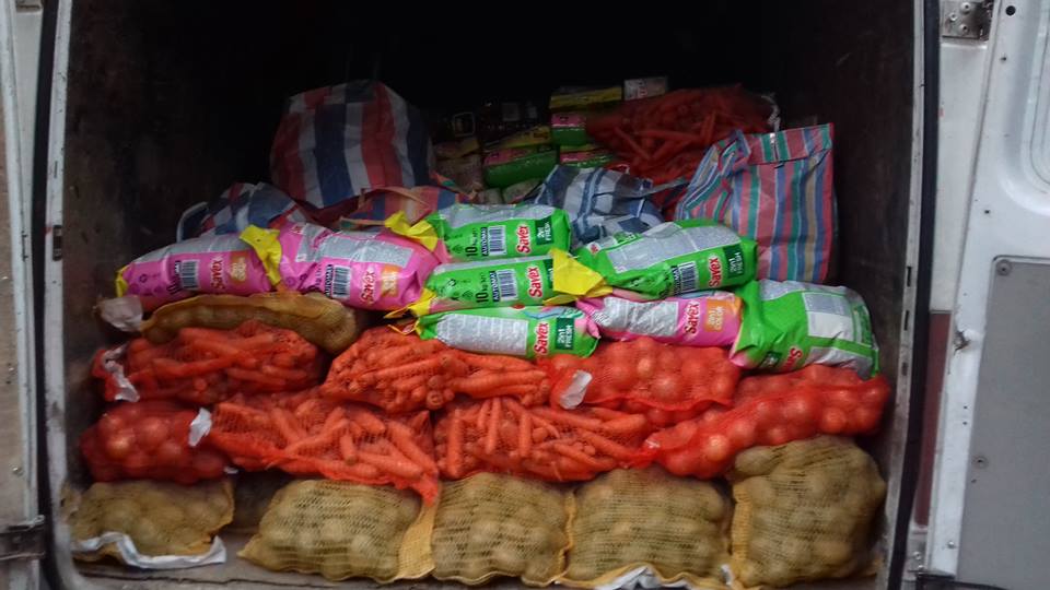 Peste 9 tone de alimente oferite de Arhiepiscopia Iaşilor familiilor numeroase din Judeţele Iaşi Botoşani şi Neamţ în perioada Crăciunului