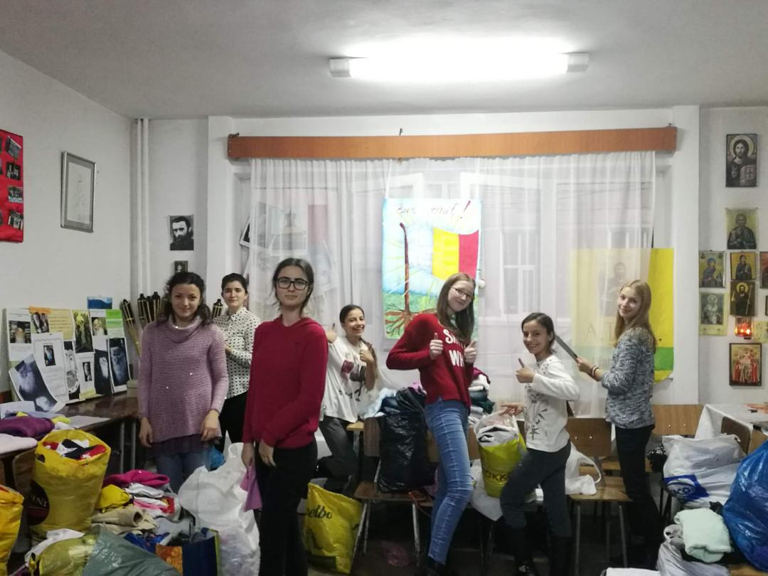 Acţiune caritabilă “Iubiţi să dăruiţi!”, la Piatra Neamţ