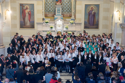 Opt coruri din Europa s-au reunit la Torino, în cadrul festivalului - concurs de colinde „Asta-i sara, sara mare”