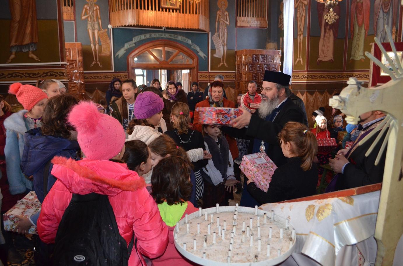 „Cutia de cadouri pentru Moş Crăciun“, în Eparhia Huşilor