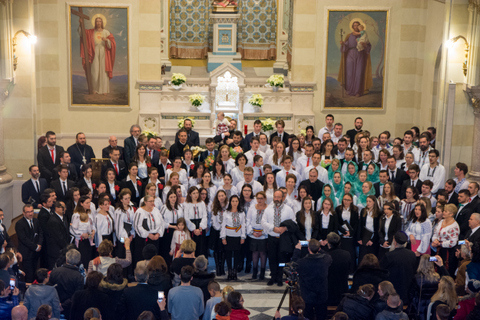 Opt coruri din Europa s-au reunit la Torino, în cadrul festivalului - concurs de colinde „Asta-i sara, sara mare”