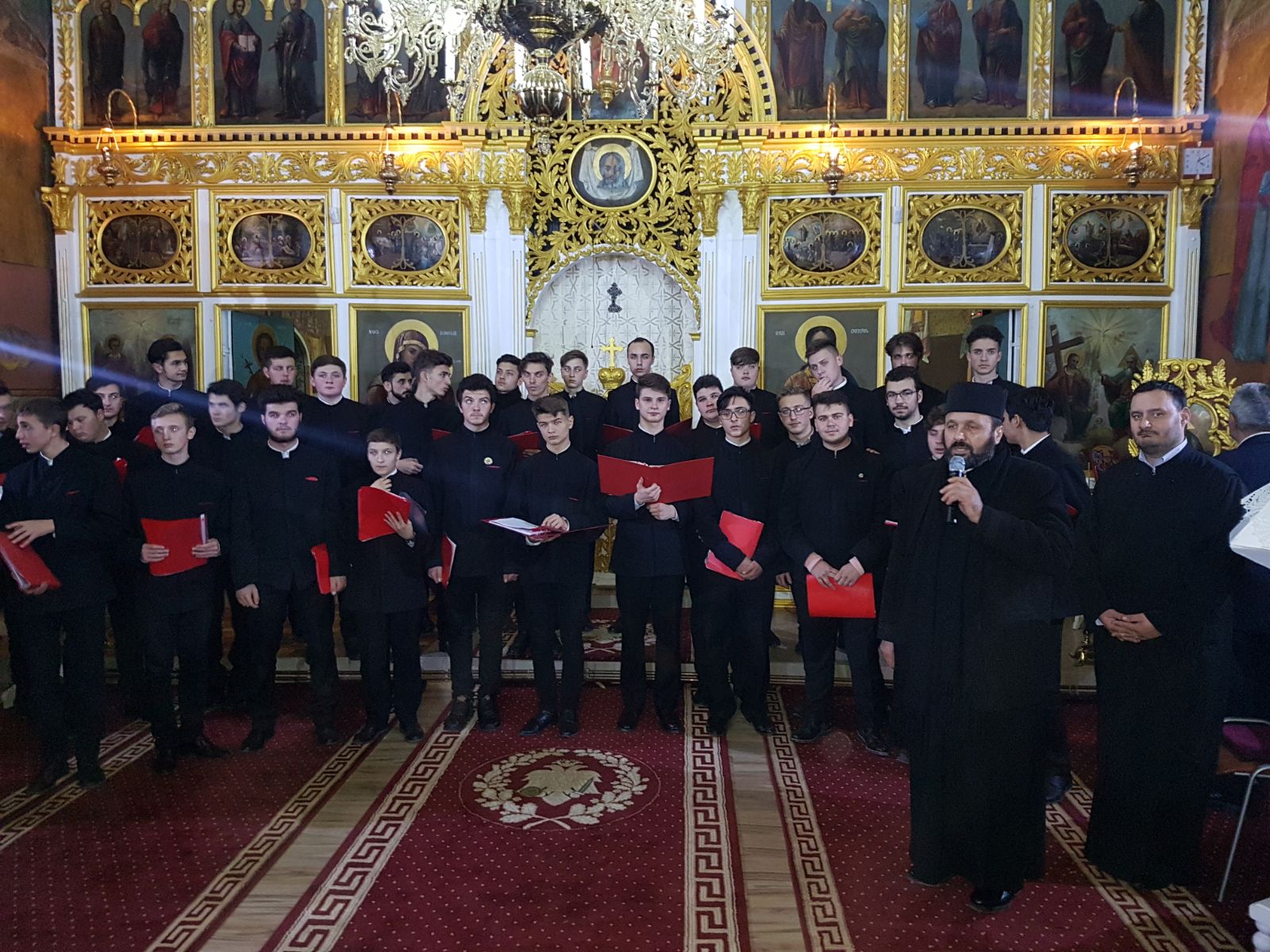 Colindul sfânt şi bun, primit în suflete de moldoveni