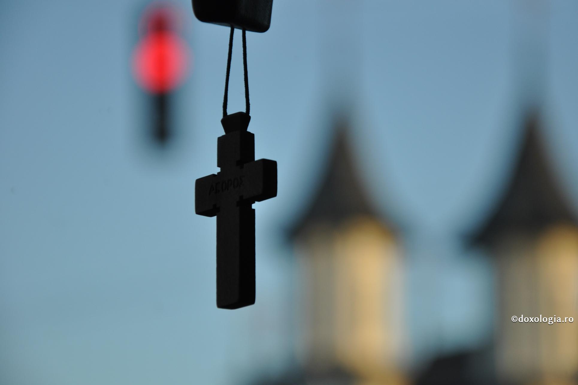 cruciuliță de lemn