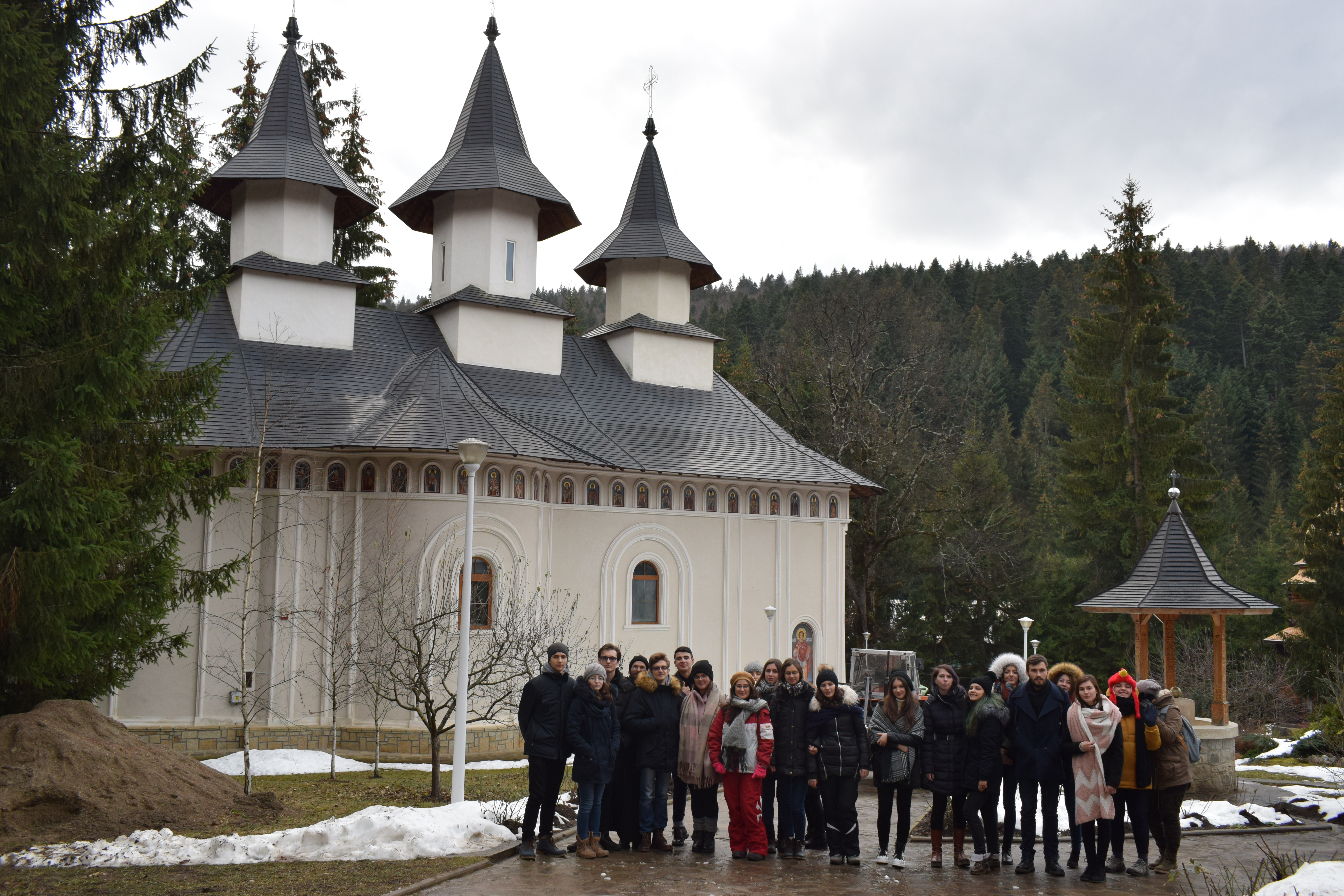 Tineri în dialog pe Muntele Ceahlău