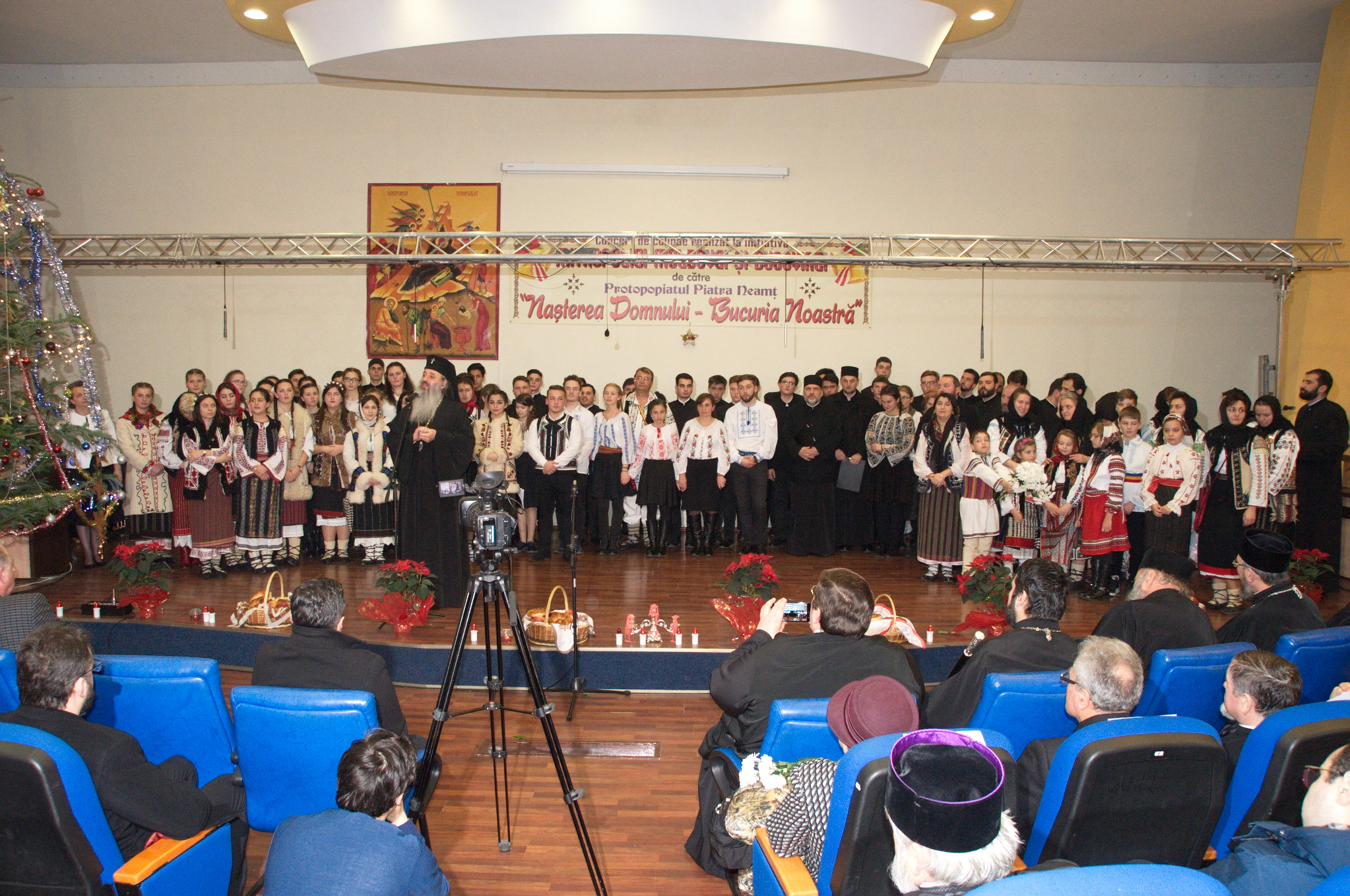 Acţiune caritabilă “Iubiţi să dăruiţi!”, la Piatra Neamţ