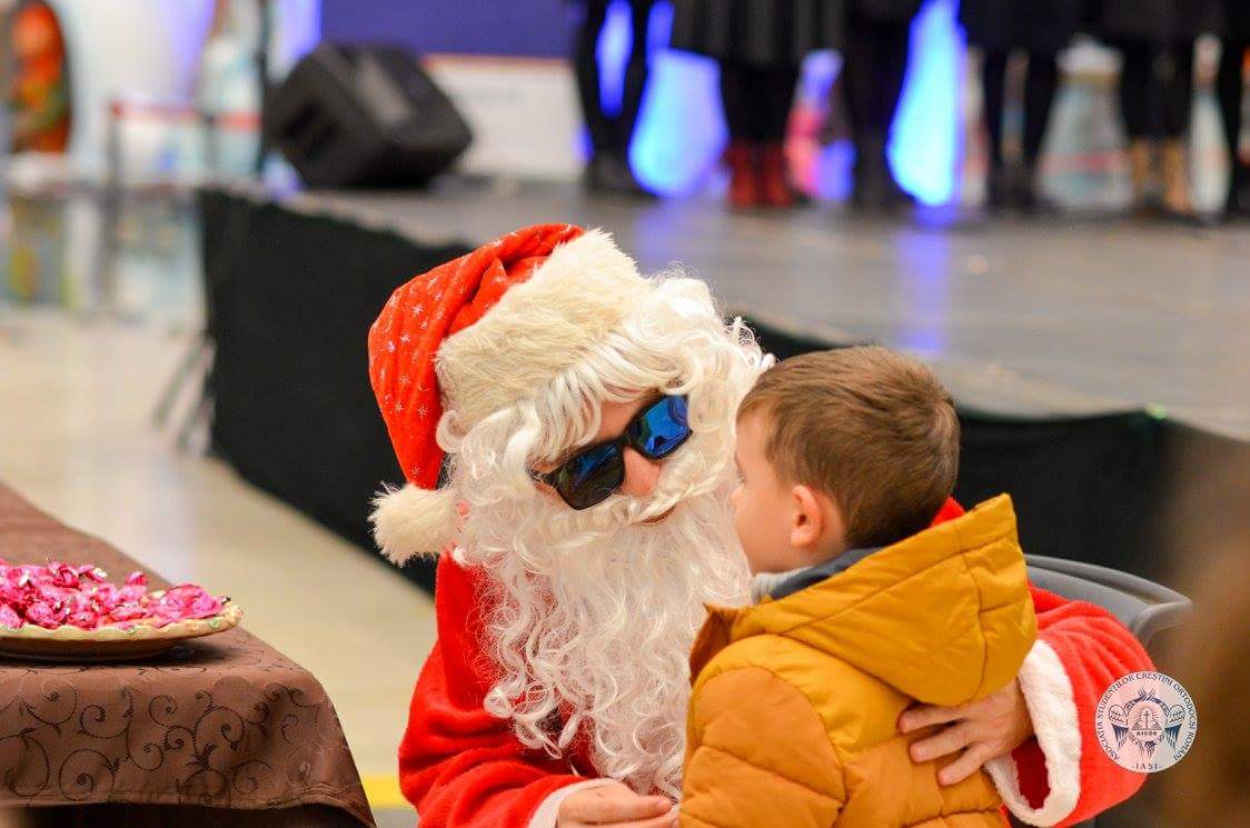 Concert caritabil de colinde la Palas Mall, organizat de ASCOR Iaşi