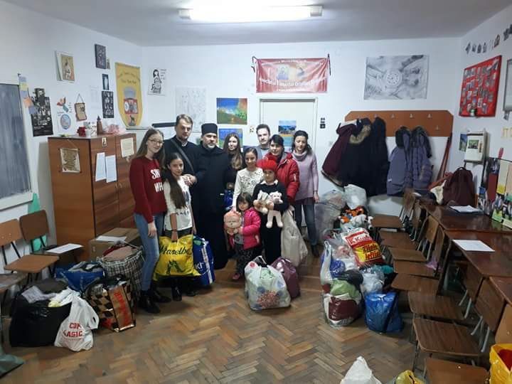 Acţiune caritabilă “Iubiţi să dăruiţi!”, la Piatra Neamţ