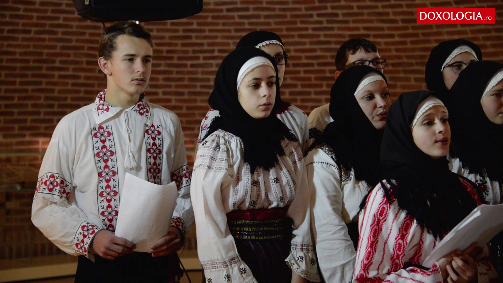 (Video) Ecoul - Din copilărie (versuri de Adrian Păunescu) - Grupul de colindători ai Parohiei Vorona Mare